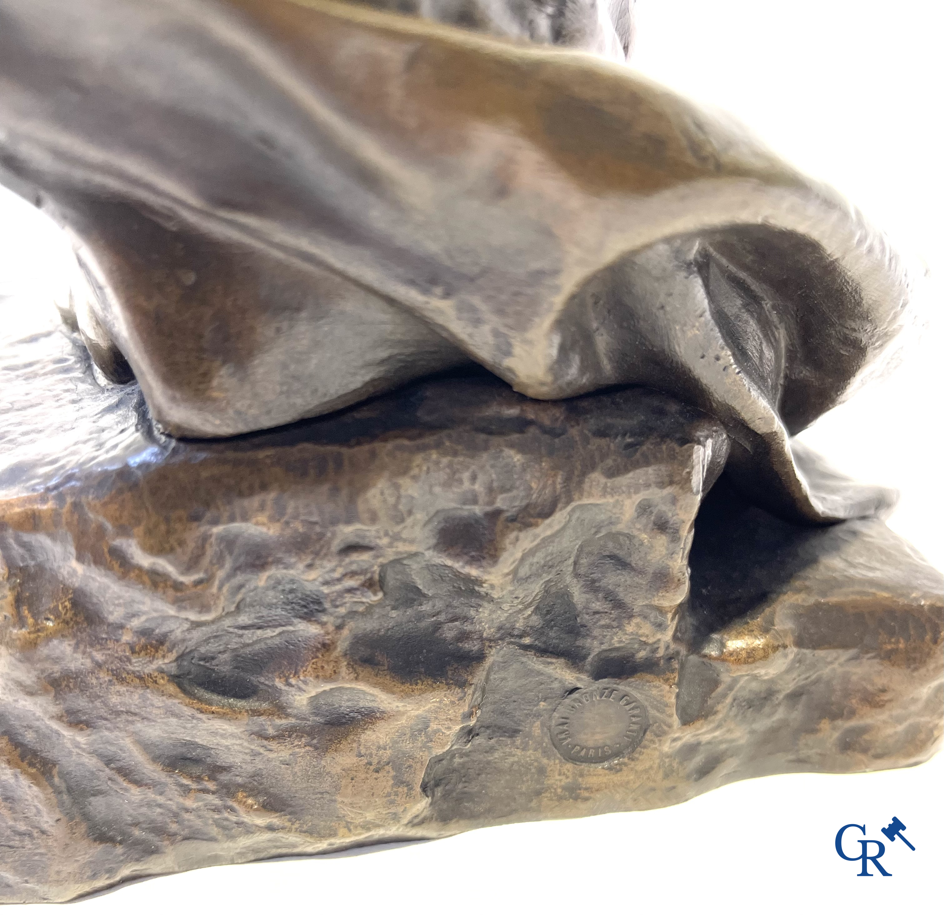 Emmanuel Villanis (1858-1914) Bohémienne. Bronzen beeld met dubbele patina. Gesigneerd E. Villanis. Gieterijstempel.