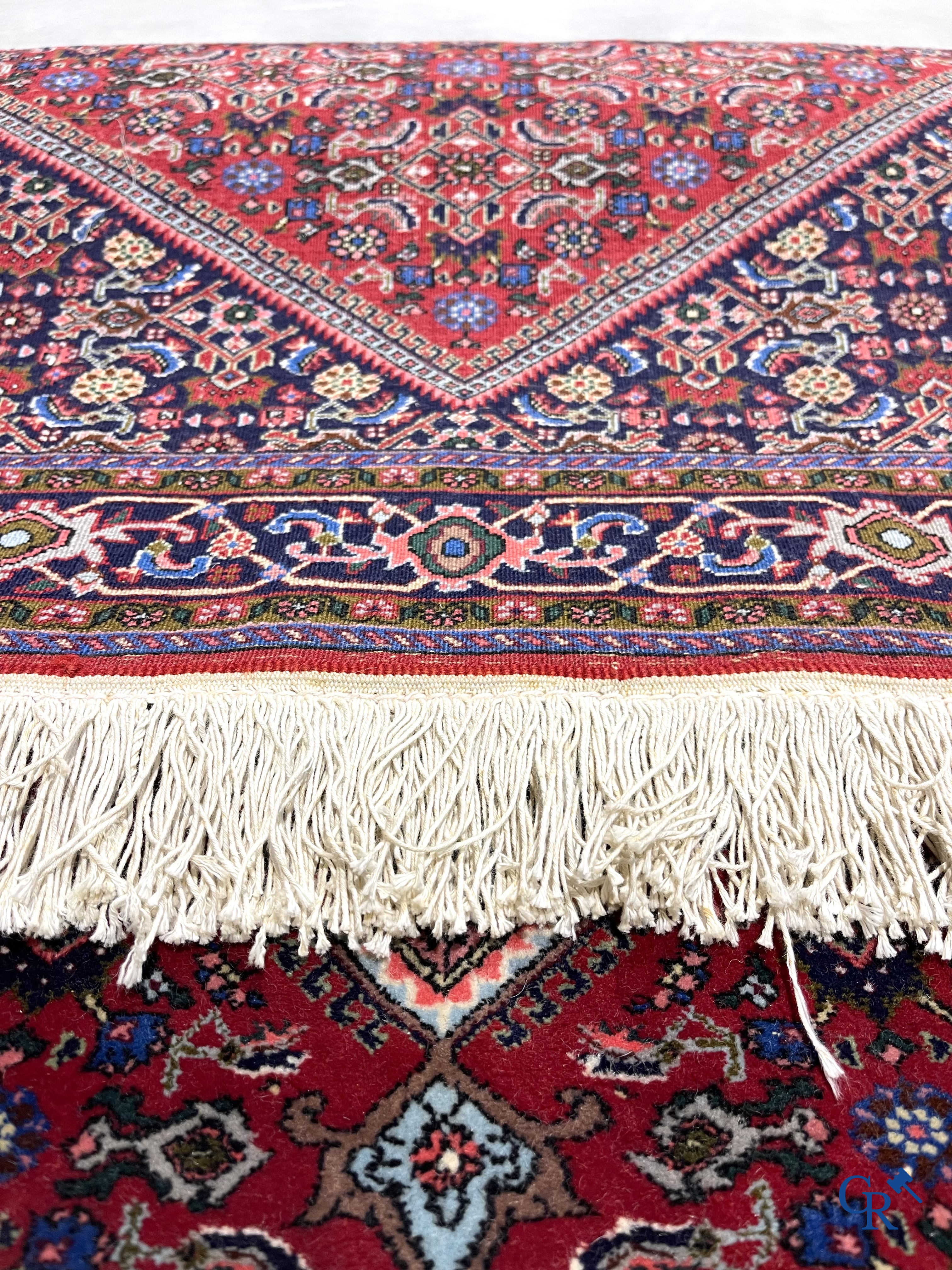 Oosterse tapijten. 2 handgeknoopte tapijten in wol.