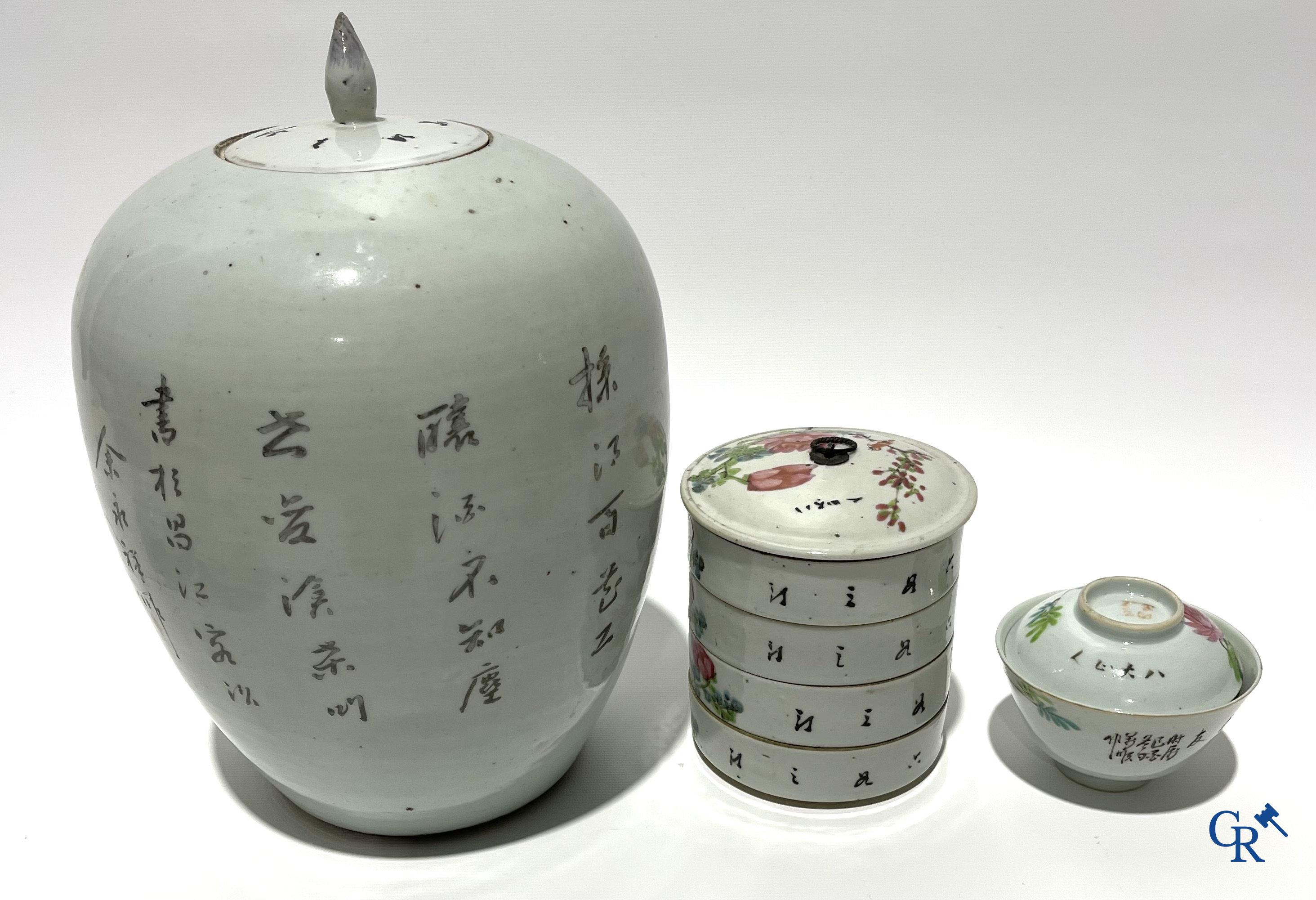 Aziatica. Chinees porselein. Een groot lot divers Chinees porselein.