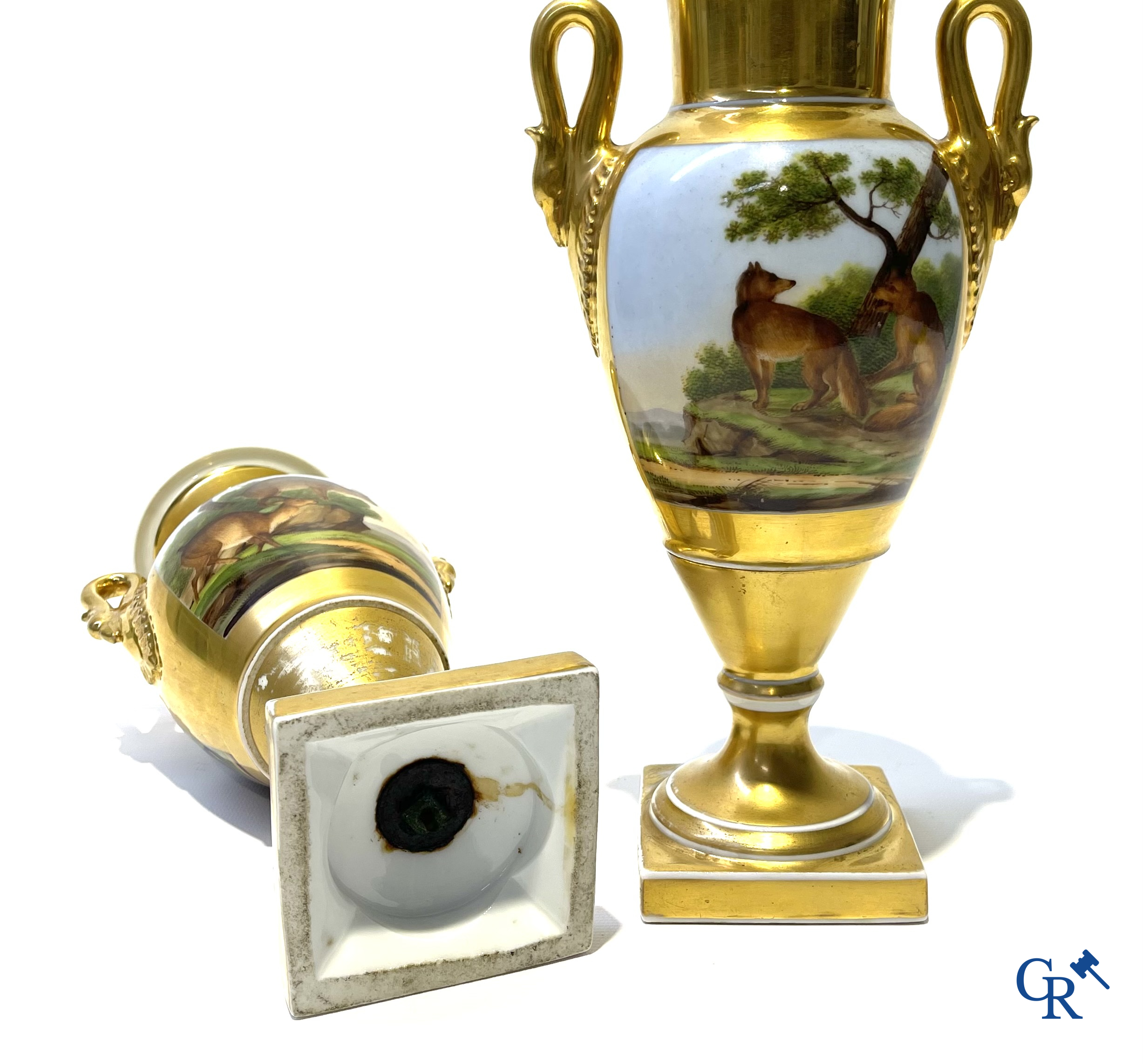 Paar vazen in Parijs porselein, Empire en een groep in Meissen porselein. 19e eeuw.