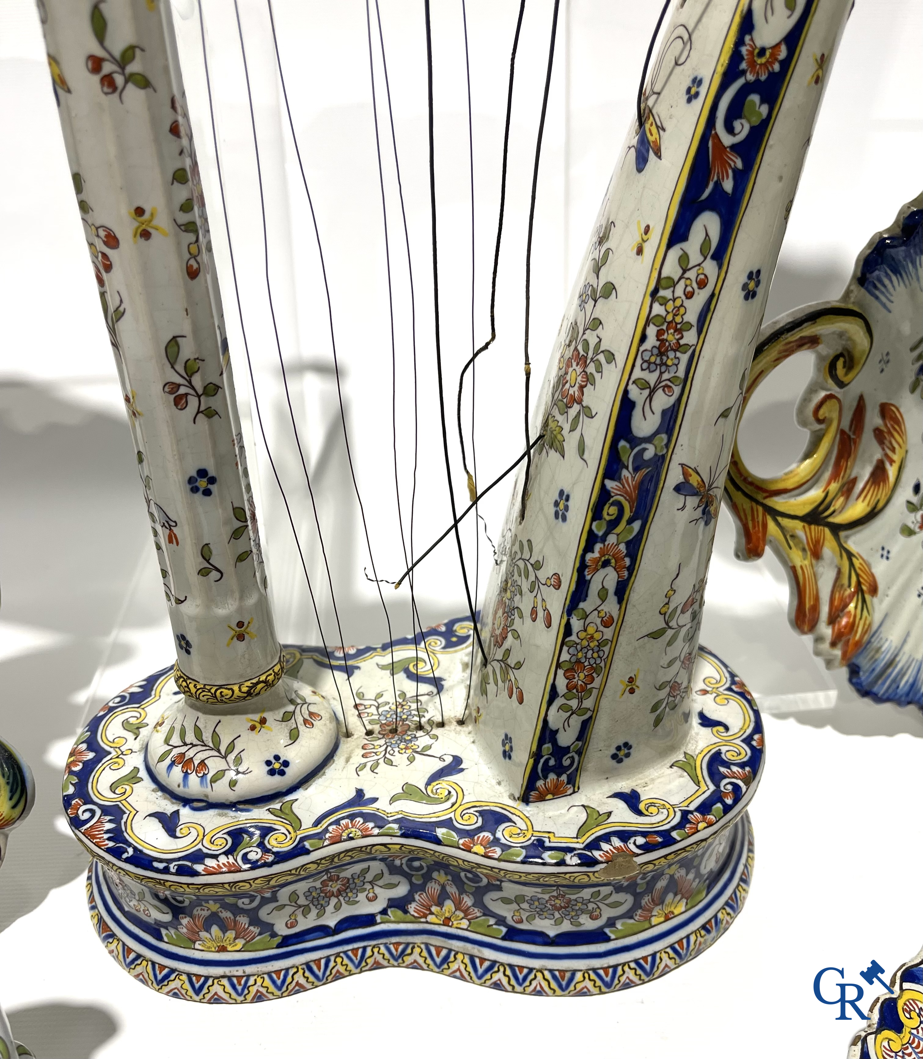 Faience of Rouen, Devres. Interesting and large lot with various polychrome pieces. 19th century.