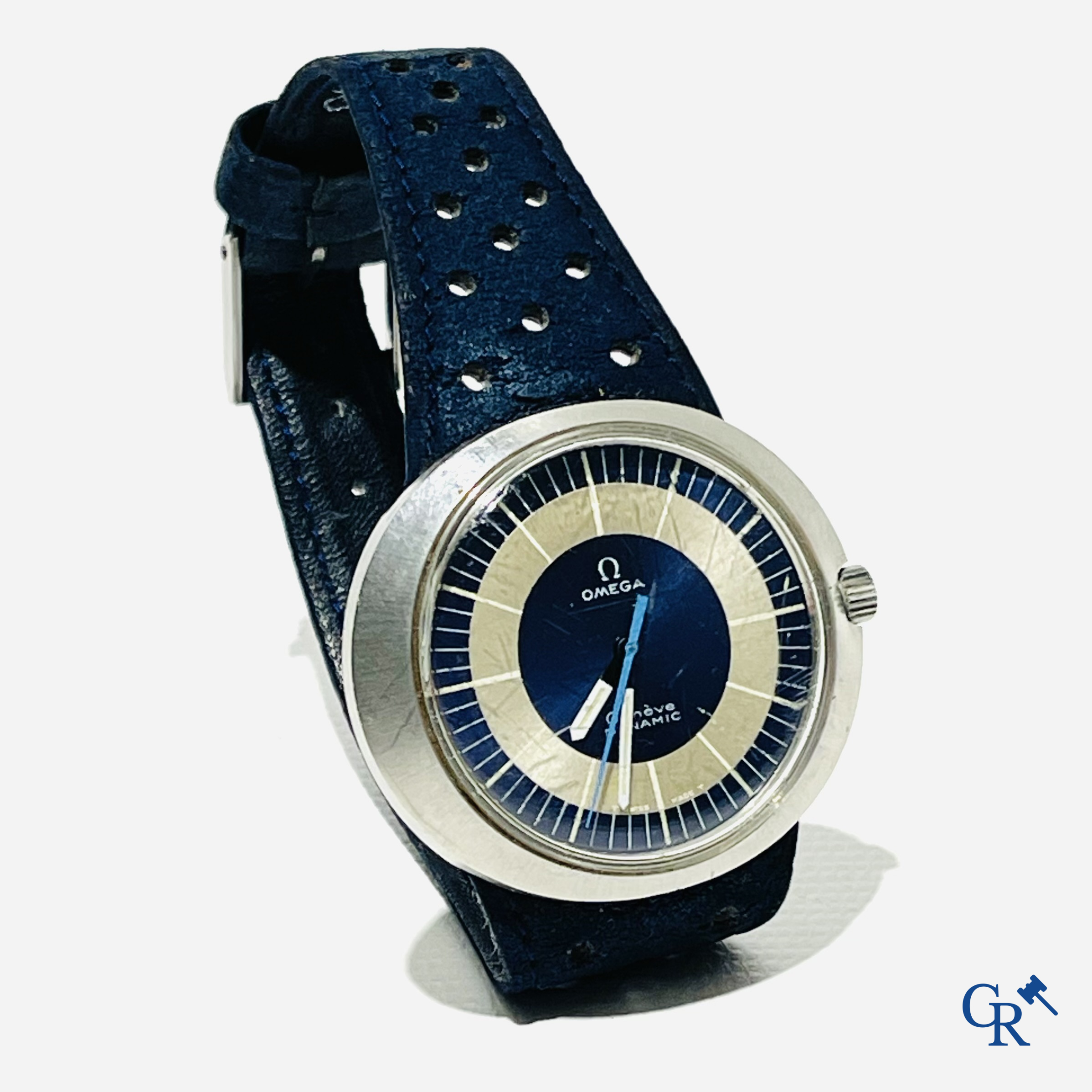 Omega. Men's wristwatch Omega Genève Dynamic with blue and white dial. Manually windable, circa 1970.