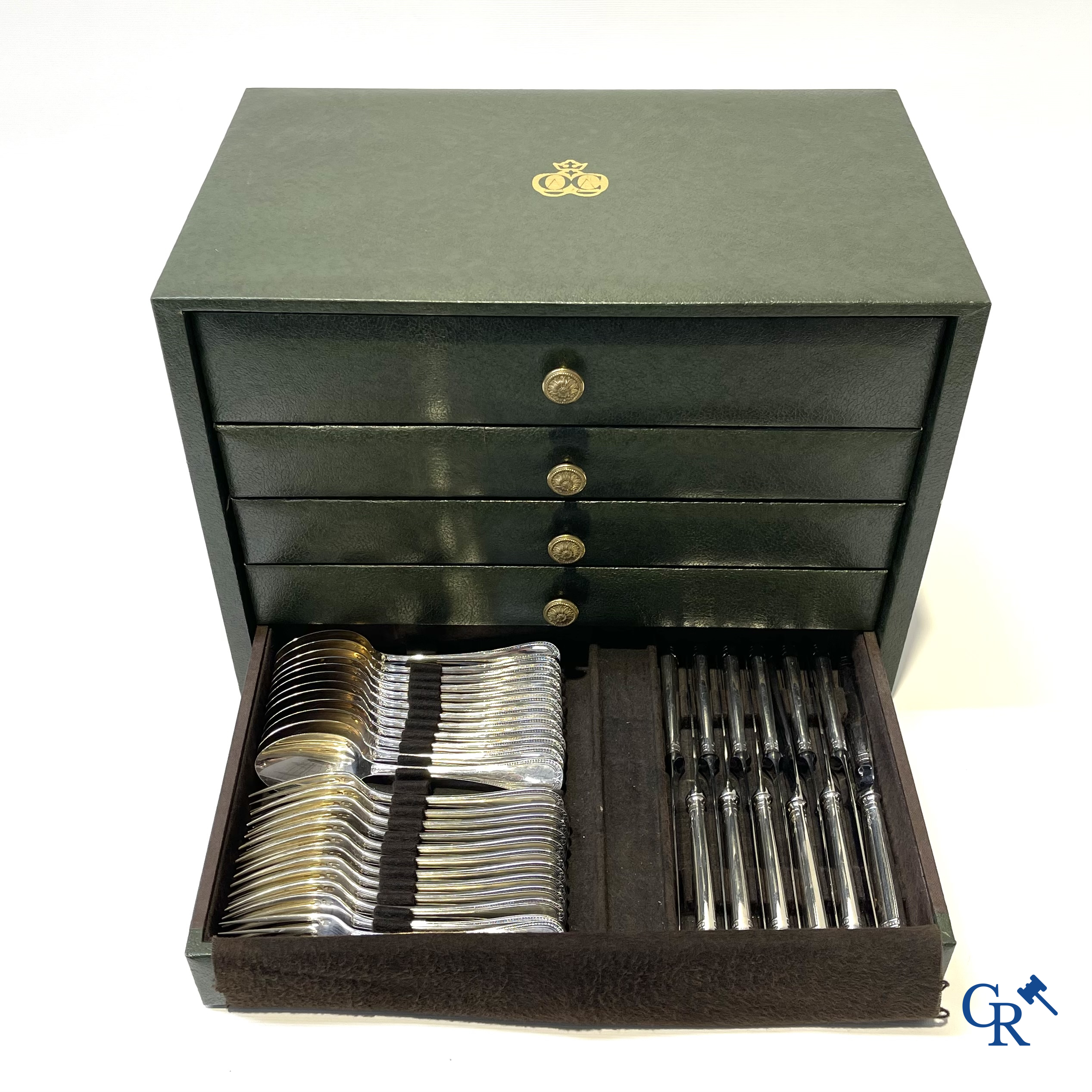 Christofle, een bestekkoffer met verzilverd bestek voor 12 personen. Model Malmaison.