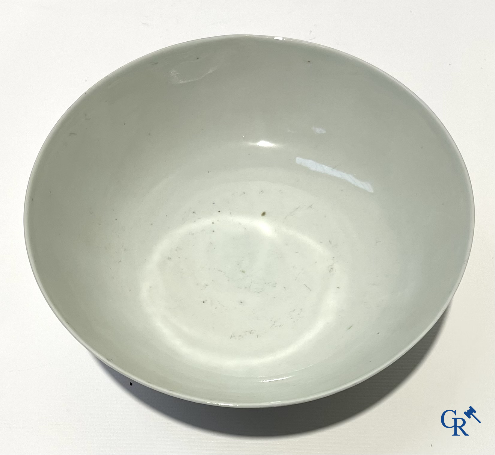 Aziatica. Chinees porselein. Een kavel van 2 Chinese theepotten en een Chinese kom.