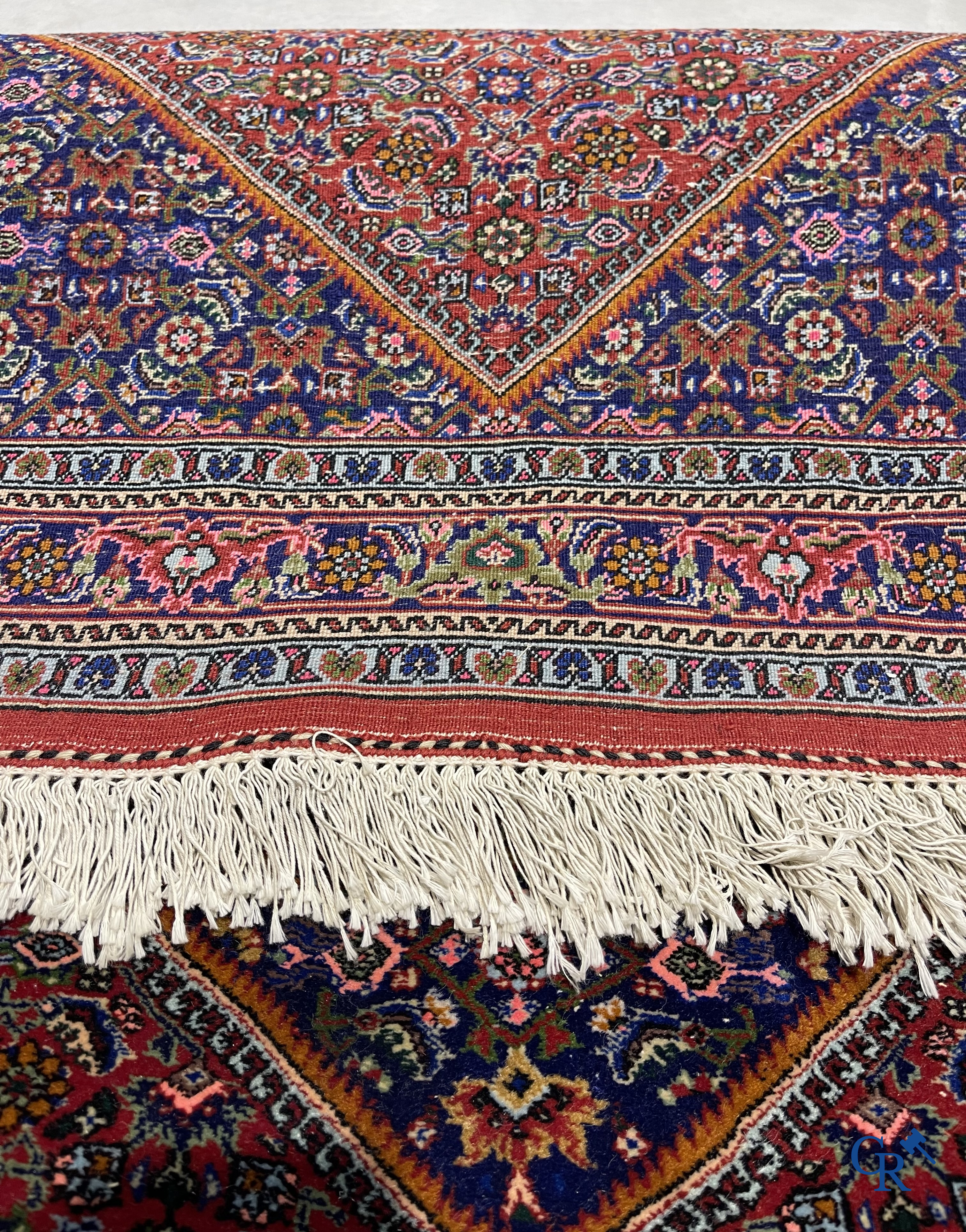 Oosterse tapijten. 2 handgeknoopte tapijten in wol.