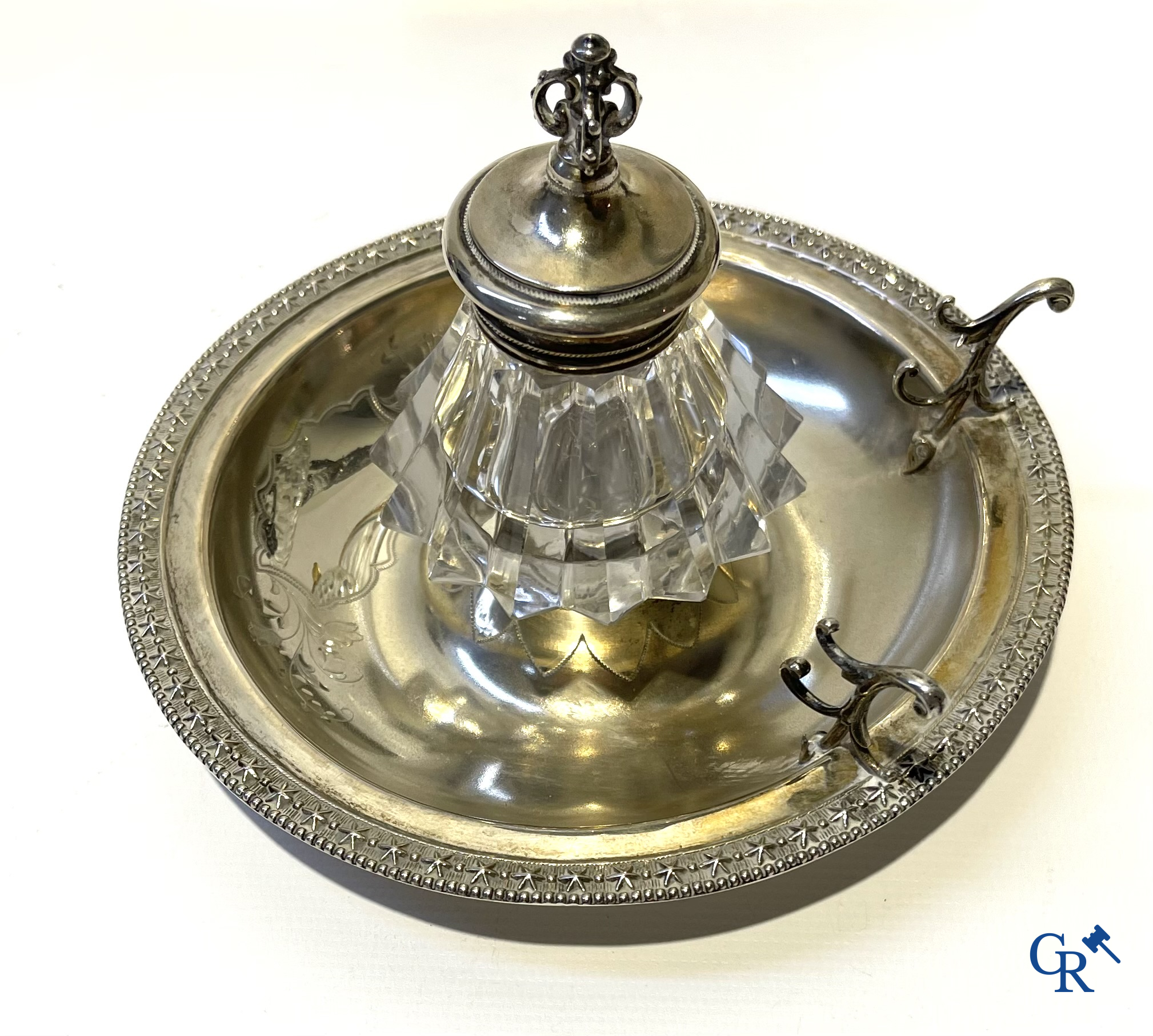 A lot of 2 decanters in crystal, an ink set in silver 800°/00 and a lid vase.