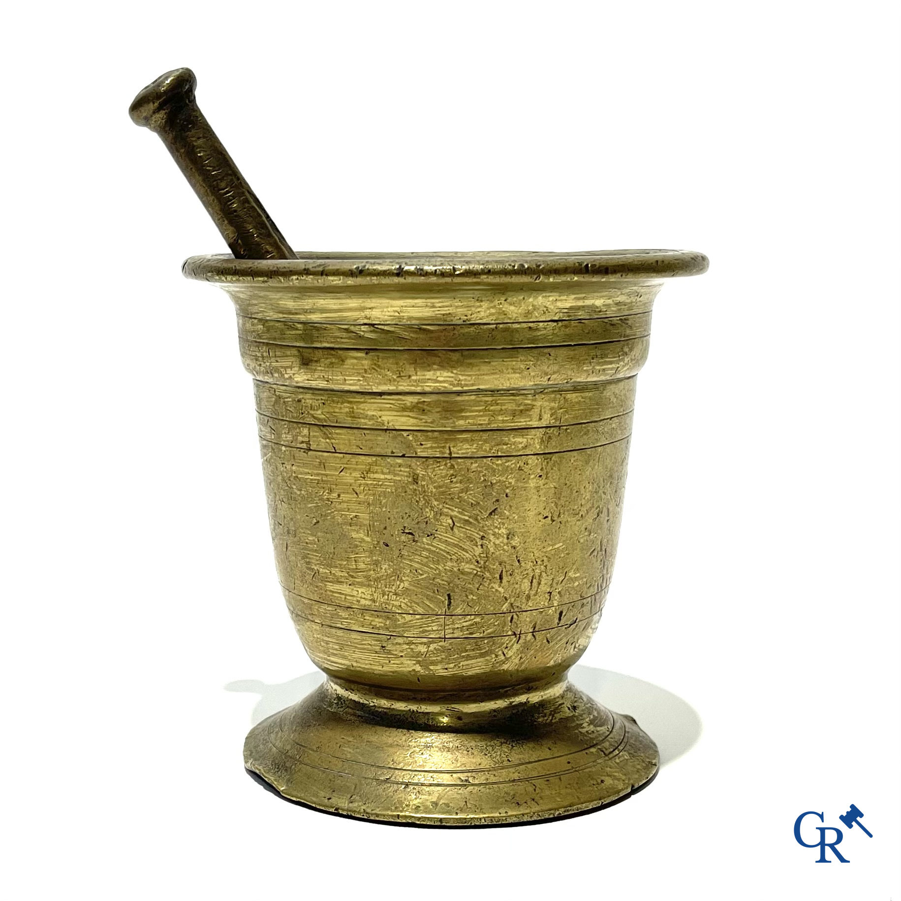 Antieke bronzen vijzel met stamper. 18e-19e eeuw.