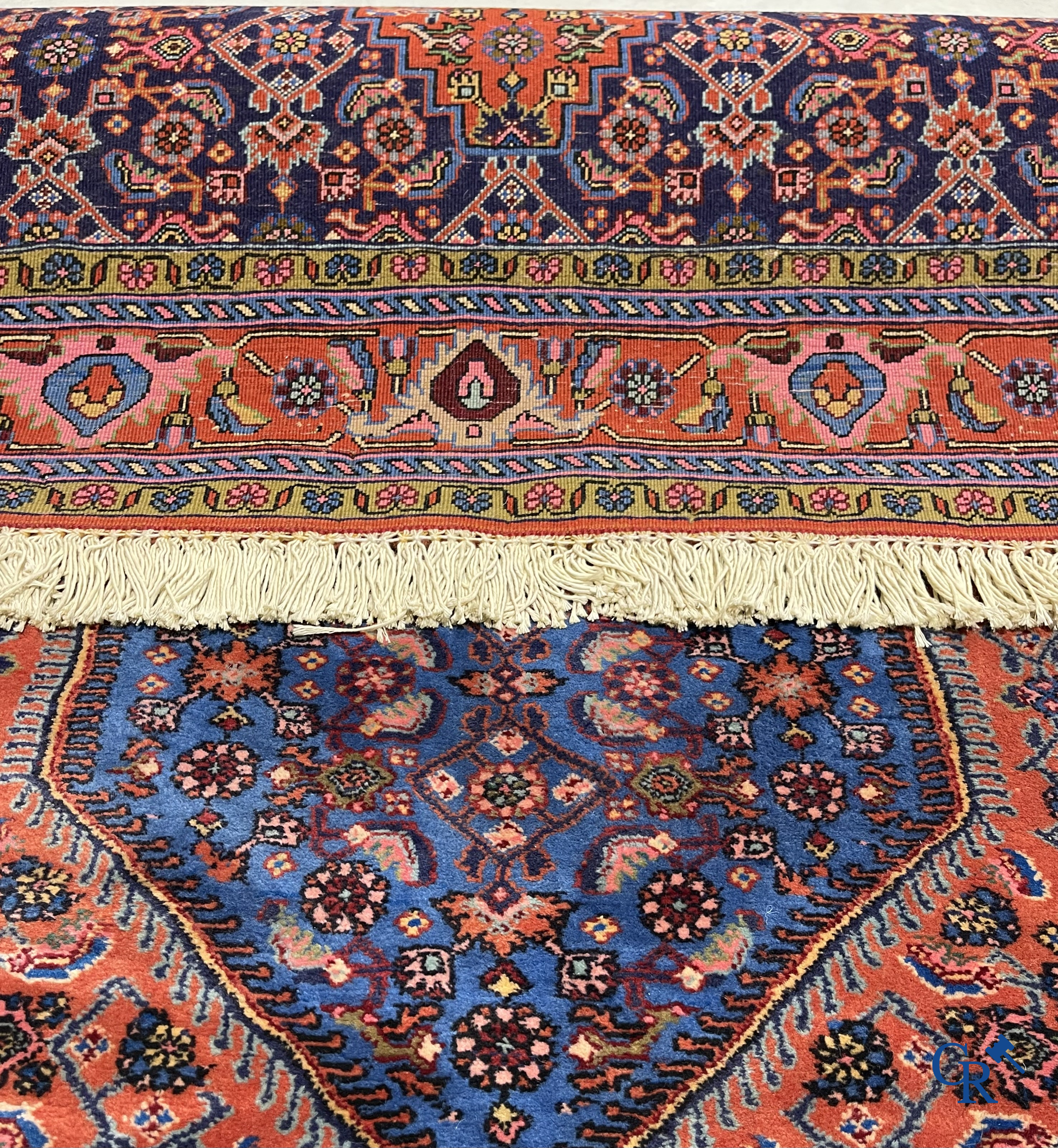 Oosterse tapijten. 2 handgeknoopte tapijten in wol.