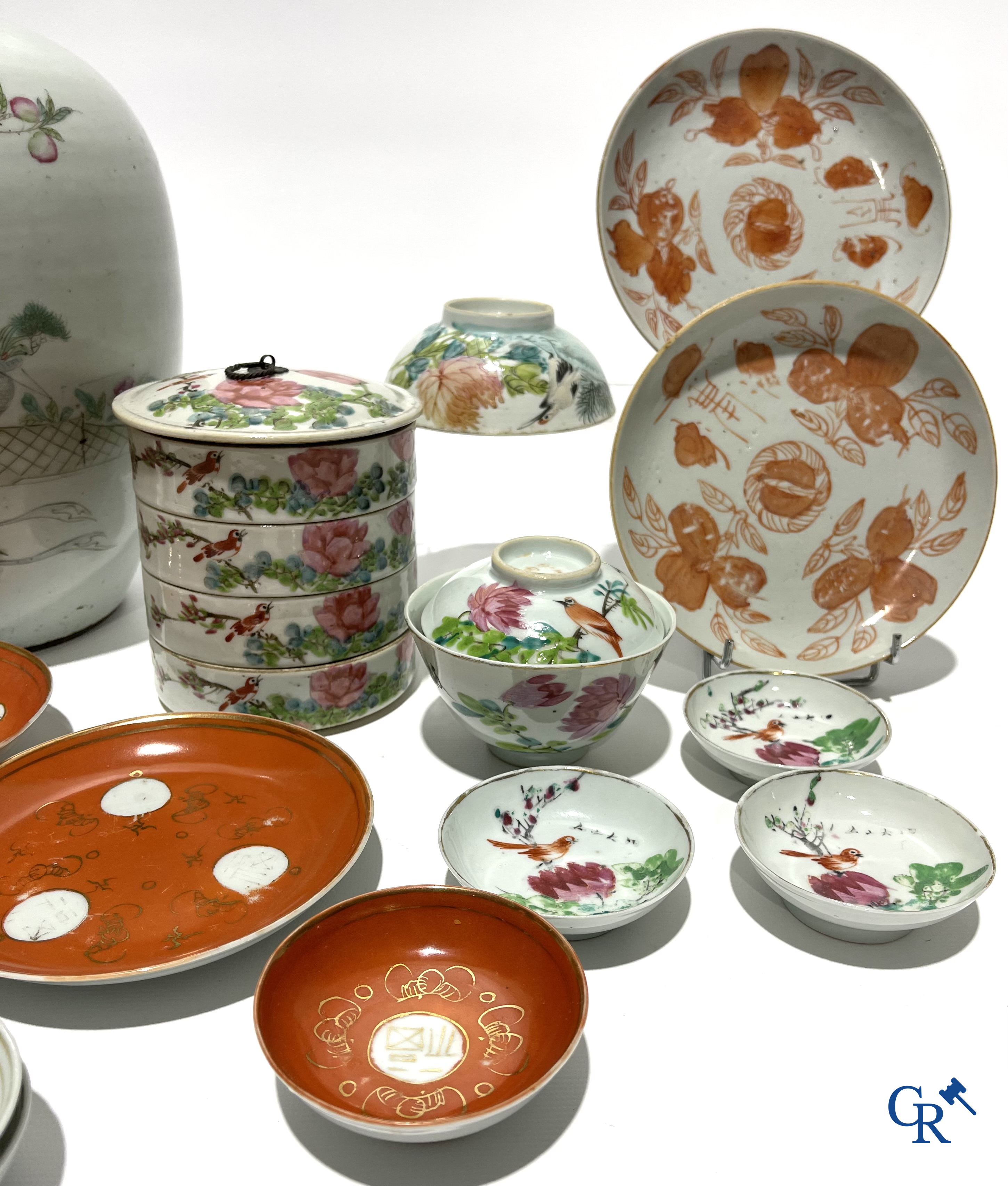 Aziatica. Chinees porselein. Een groot lot divers Chinees porselein.