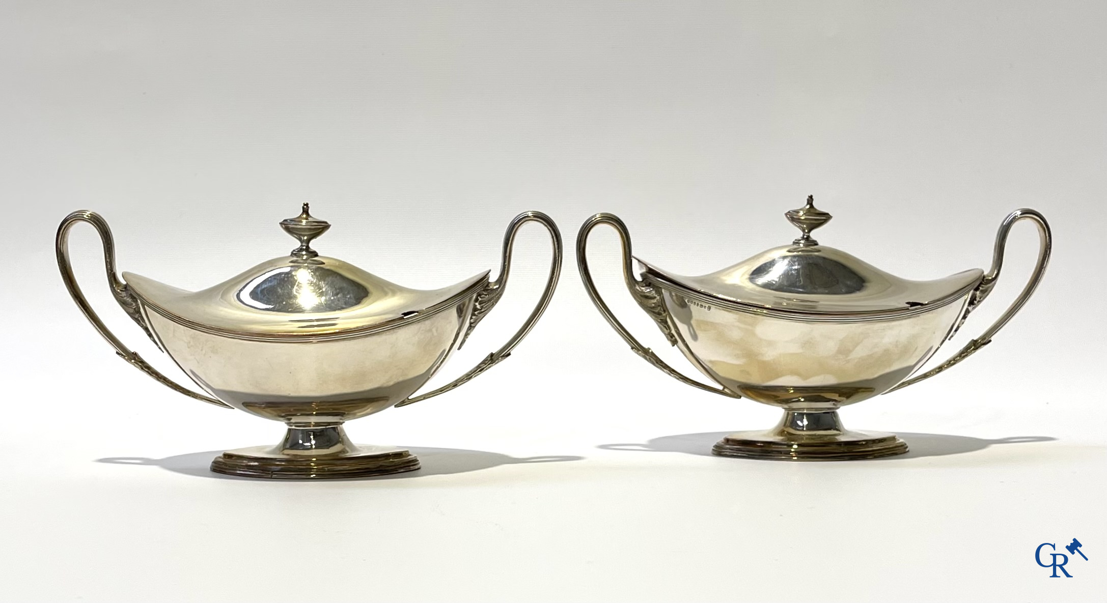 Pair of English sauce bowls with lid, a large rectangular tray and an octagonal tray in silver-plated metal.