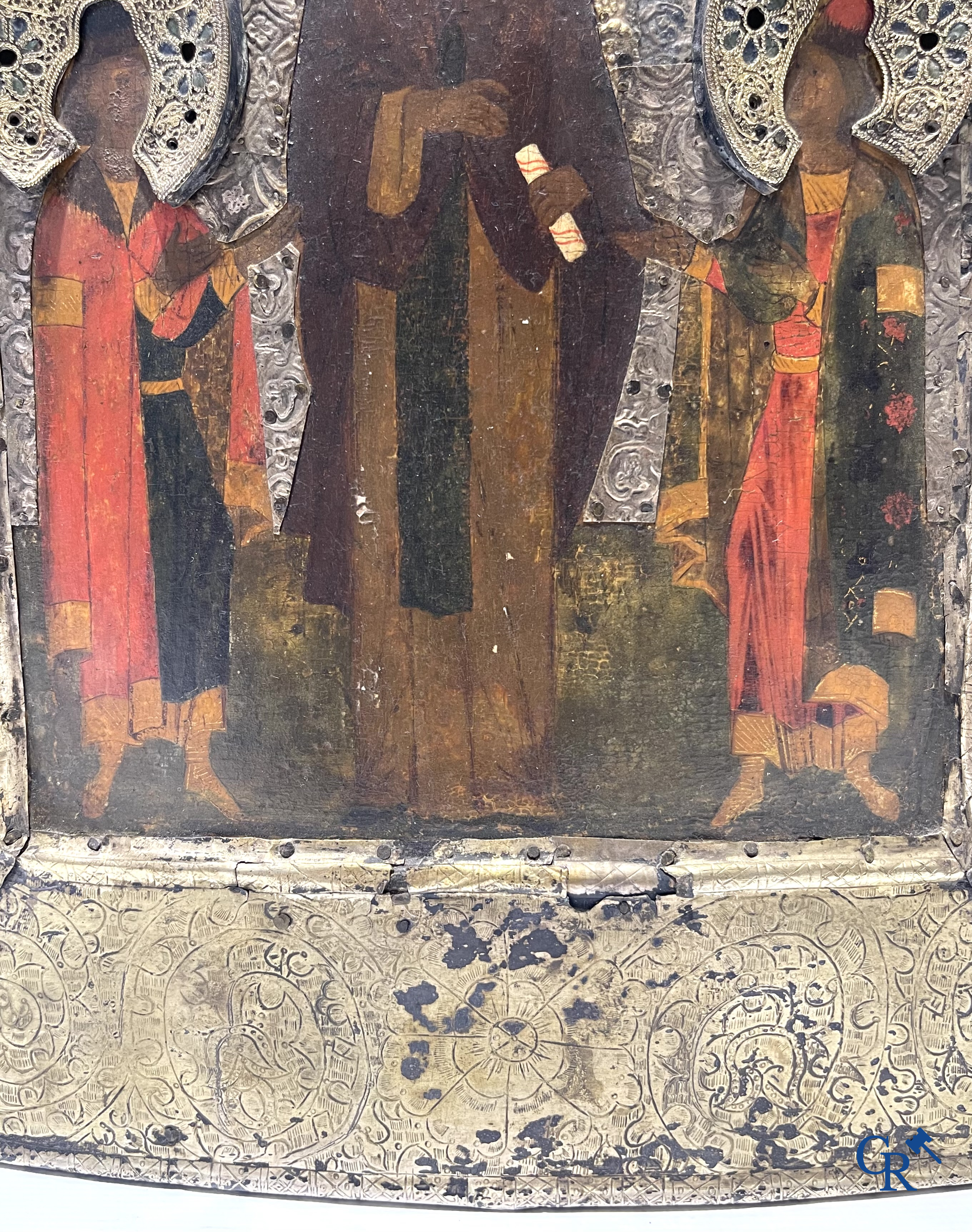 2 Russische ikonen. Ikoon met zilver oklad, meerdere keurmerken en een ikoon met Saint Seraphim of Sarov. 19e.