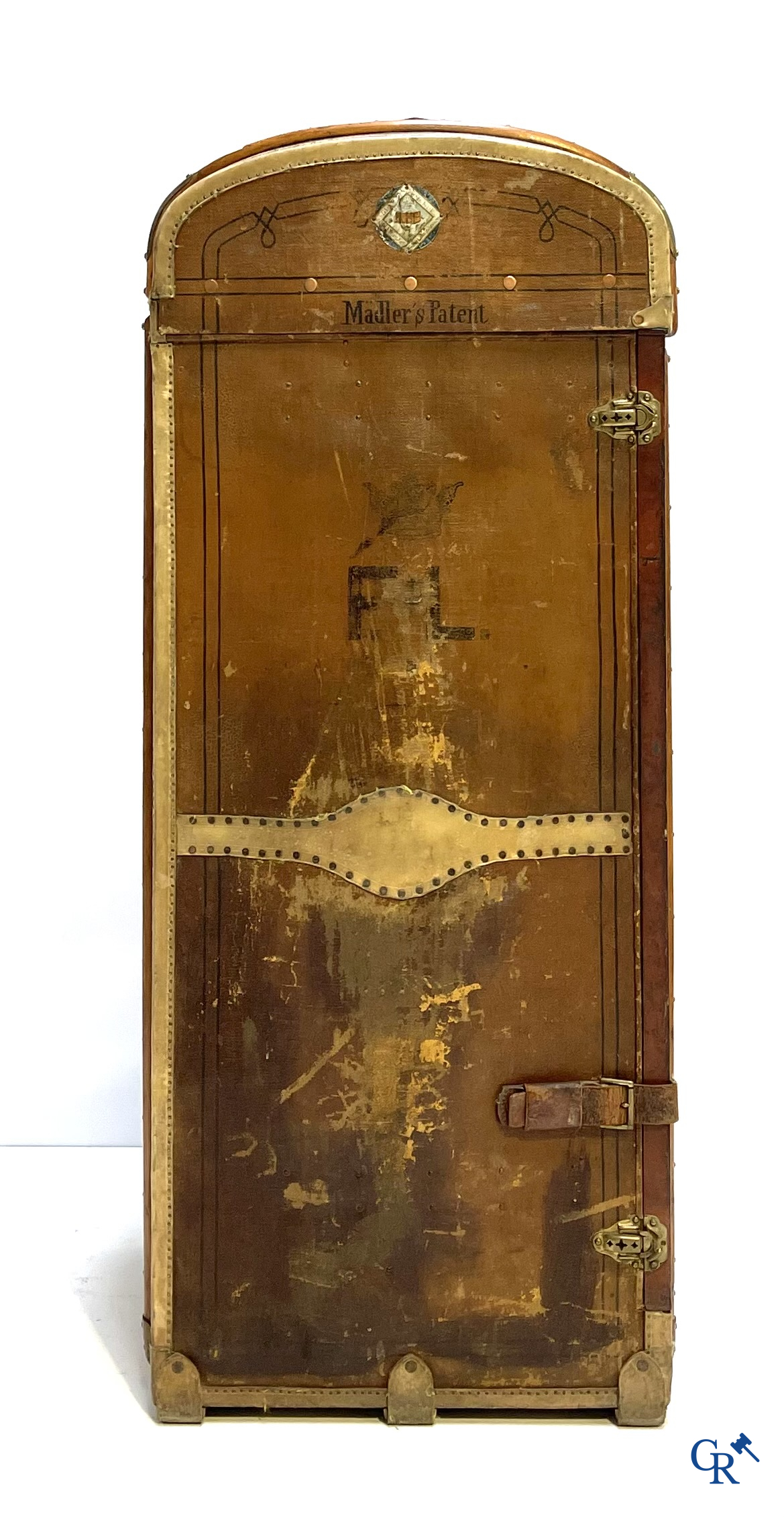 Antieke koffer. Buitengewone grote reiskoffer met dressing. Meerdere schuiven en opbergvakken. Circa 1900.