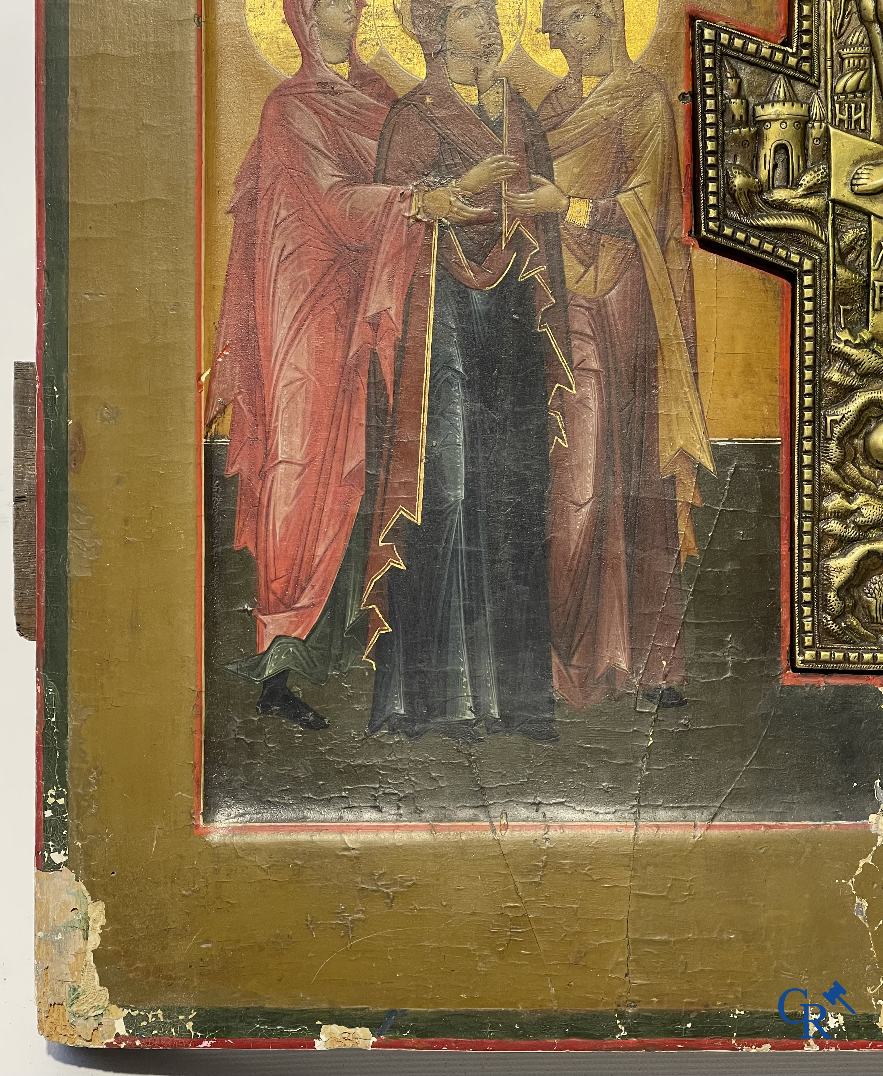 Icoon. Grote Russische Orthodoxe icoon met een ingelegd bronzen kruisbeeld. 19e eeuw.