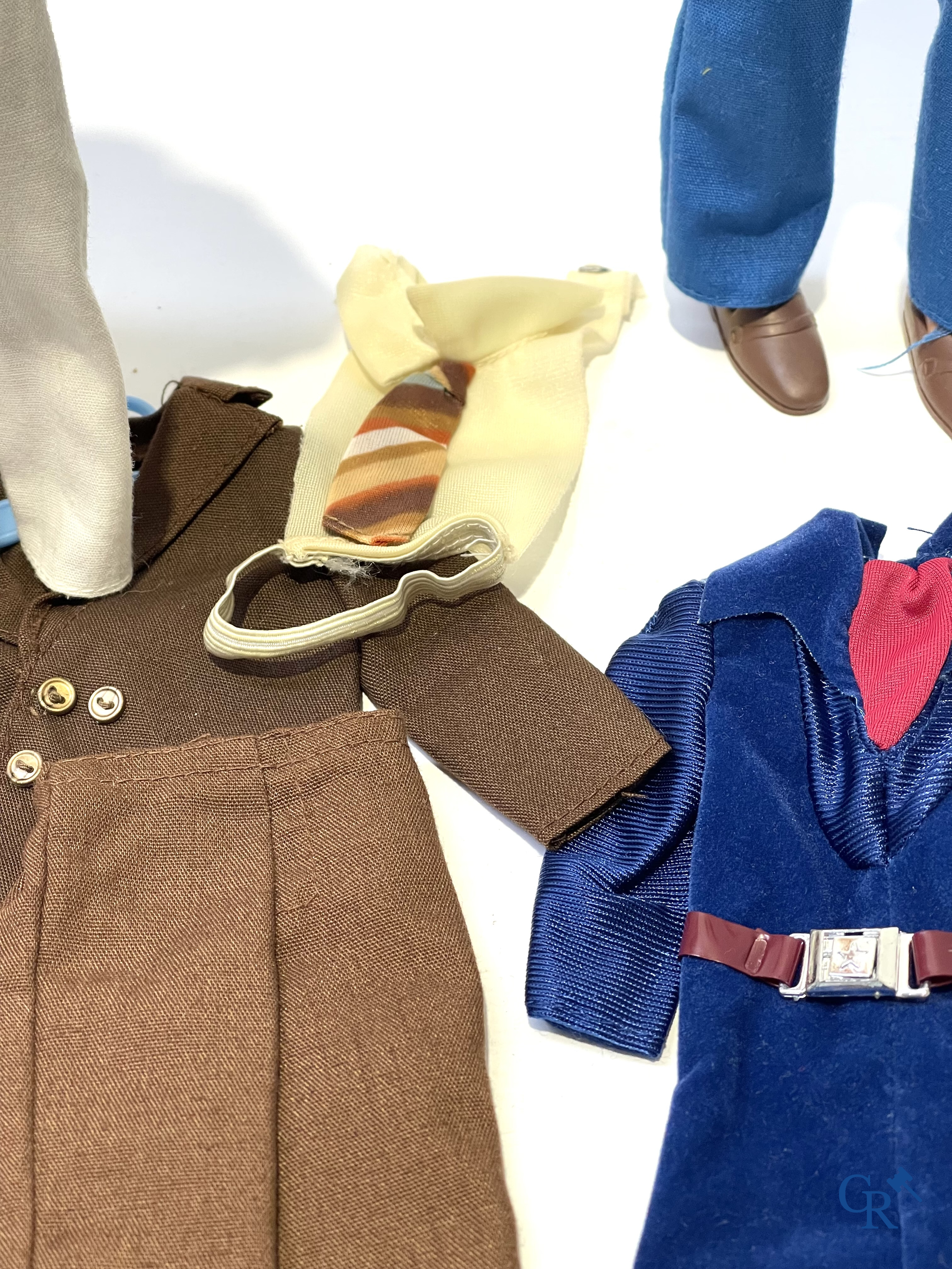 Old Toys. Mattel, a great lot of dolls and attributes. Barbie, Ricky, Skipper, Ken etc. 1960's and later.