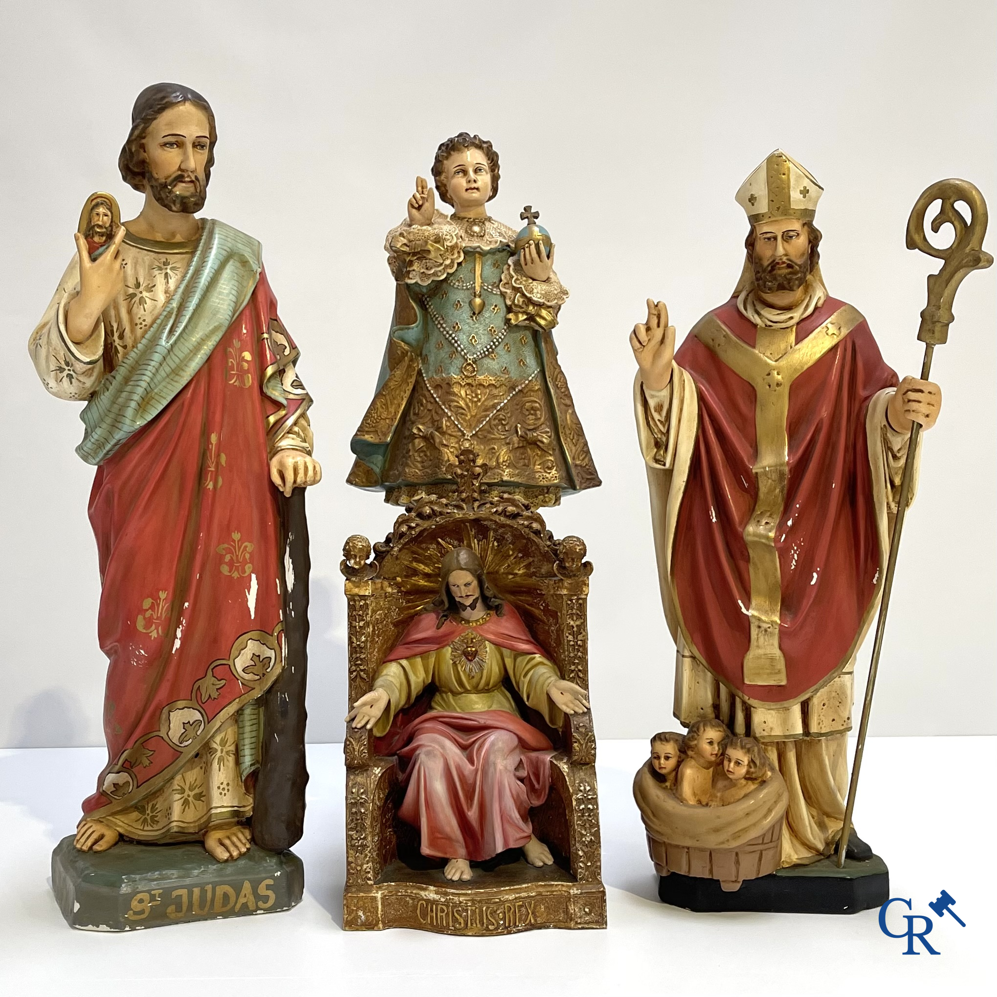 Religieuze objecten. 4 plaaster heiligbeelden. St. Judas, getroonde Christus, Nicolaas van Myra, Jezus van Praag.
