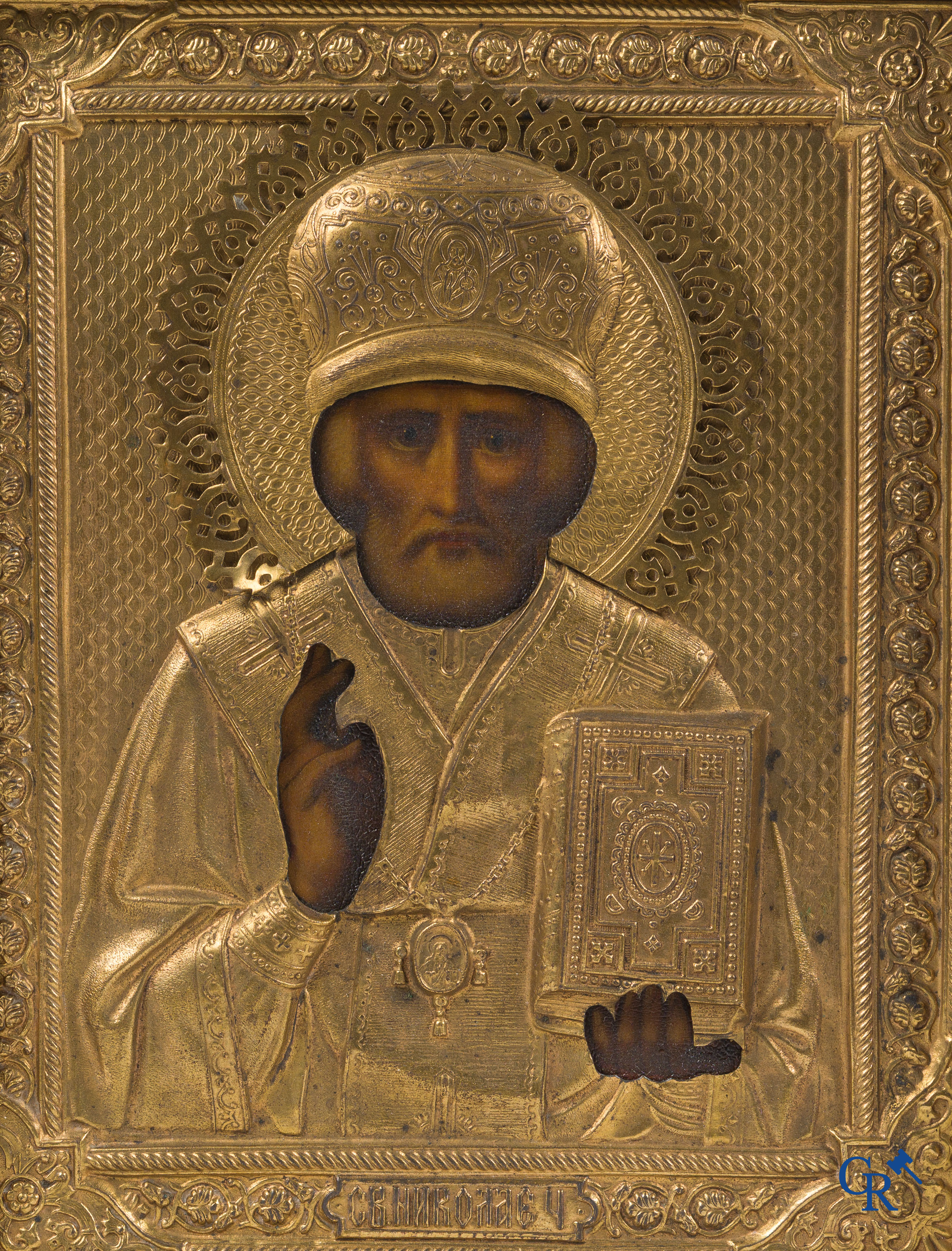 Russische Orthodoxe icoon met houten frame en vergulde oklad. Voorstelling van de Heilige Nicolaas. 19e eeuw.