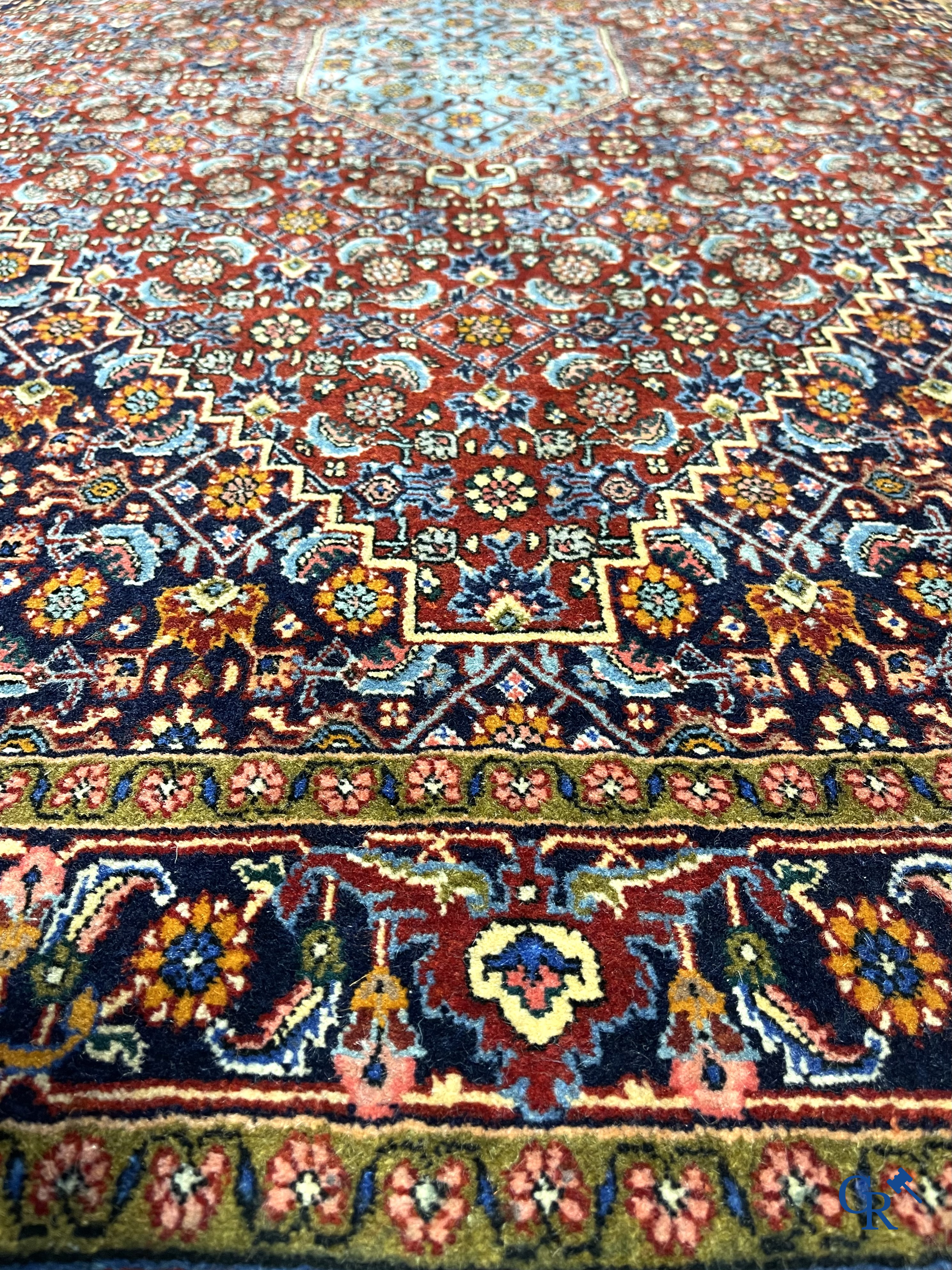 Oosterse tapijten. 2 handgeknoopte tapijten in wol.