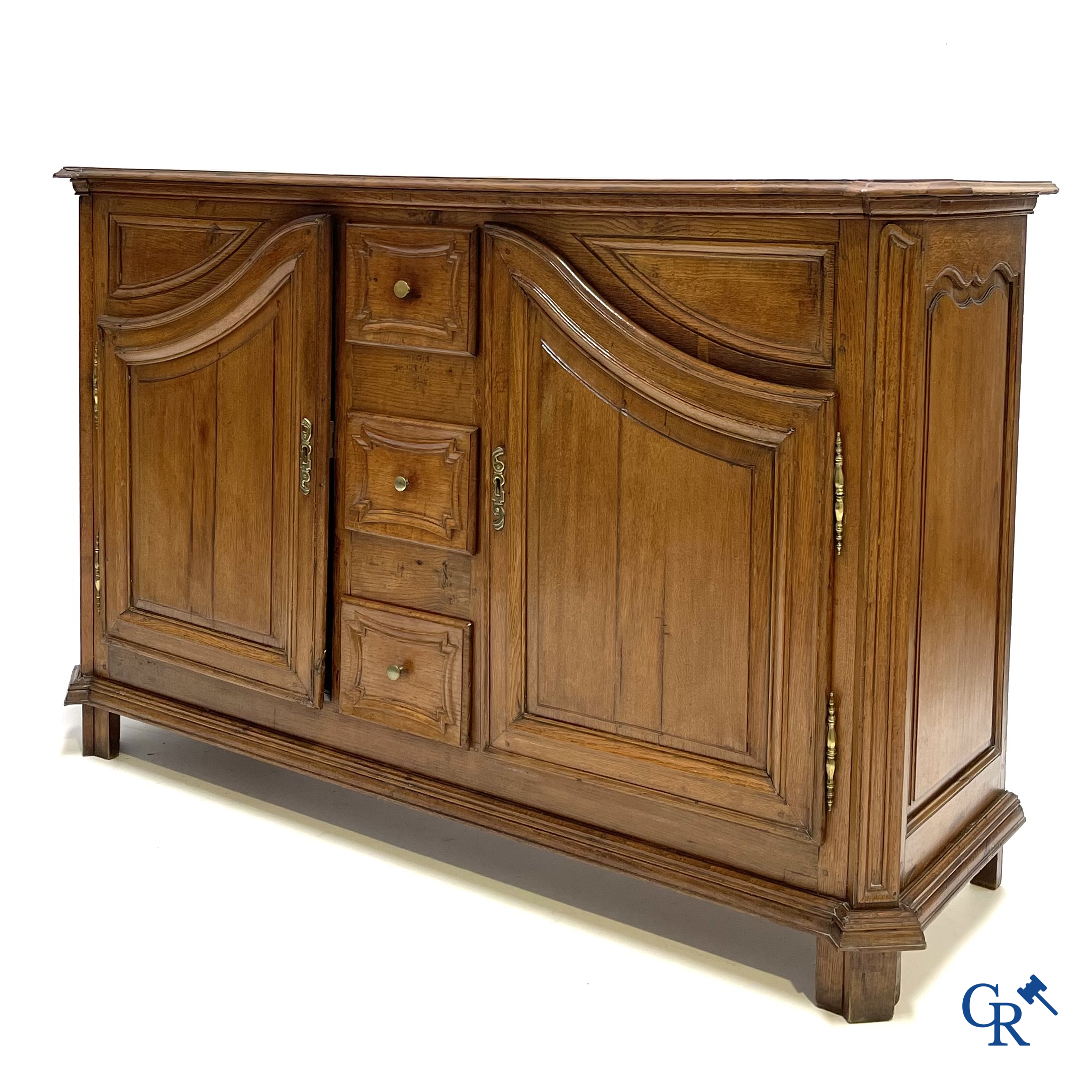 Eikenhouten franse dressoir. 2 deuren en 3 laden. Eind 18e eeuw.