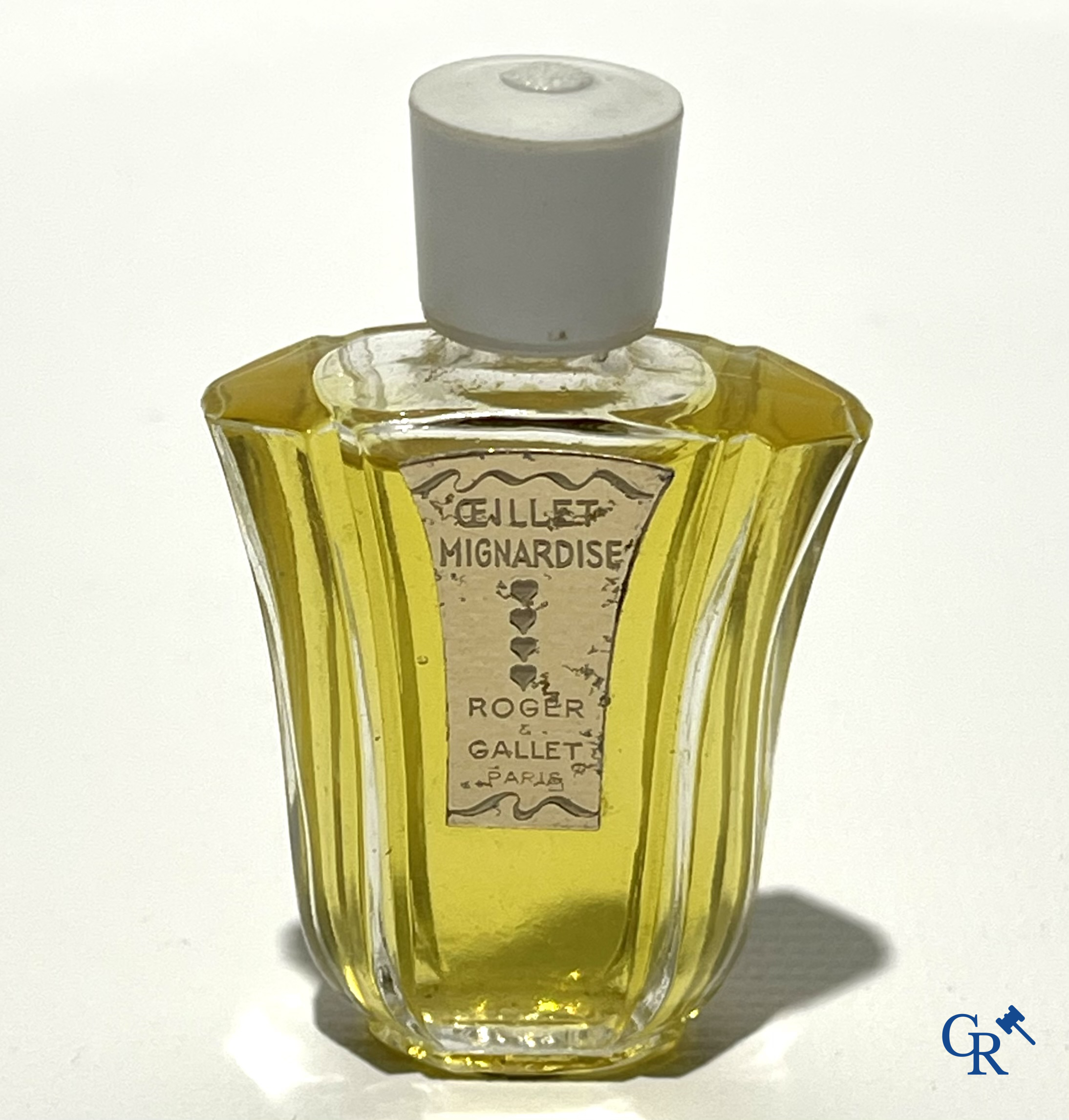 Art deco. Lot van 7 parfumflessen waarvan enkele in de originele doos. Jaren '30 tot '50. Bourjois en Roger & Gallet.