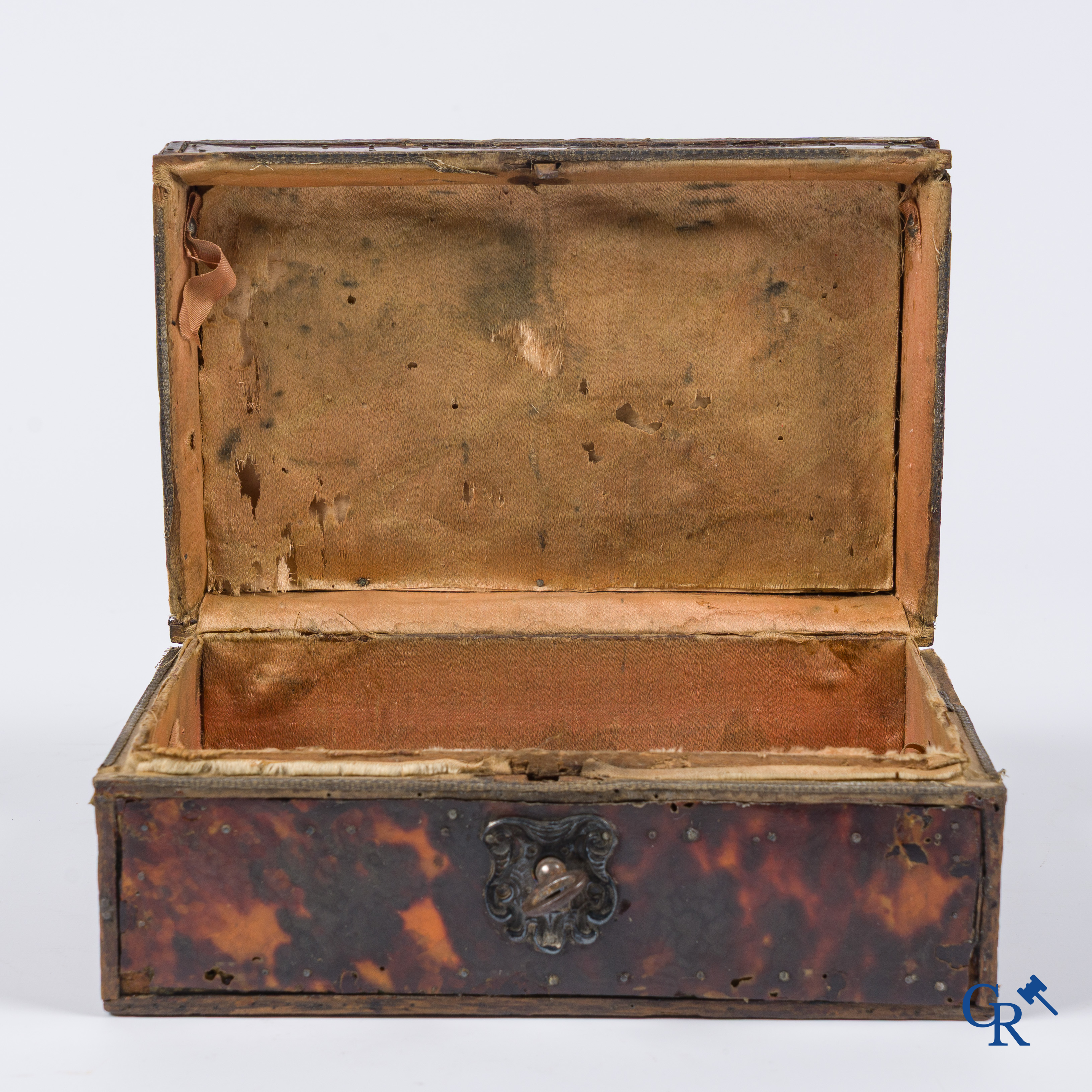 France, 17th century. Tortoise-shell box with silver frames. Louis XIV.