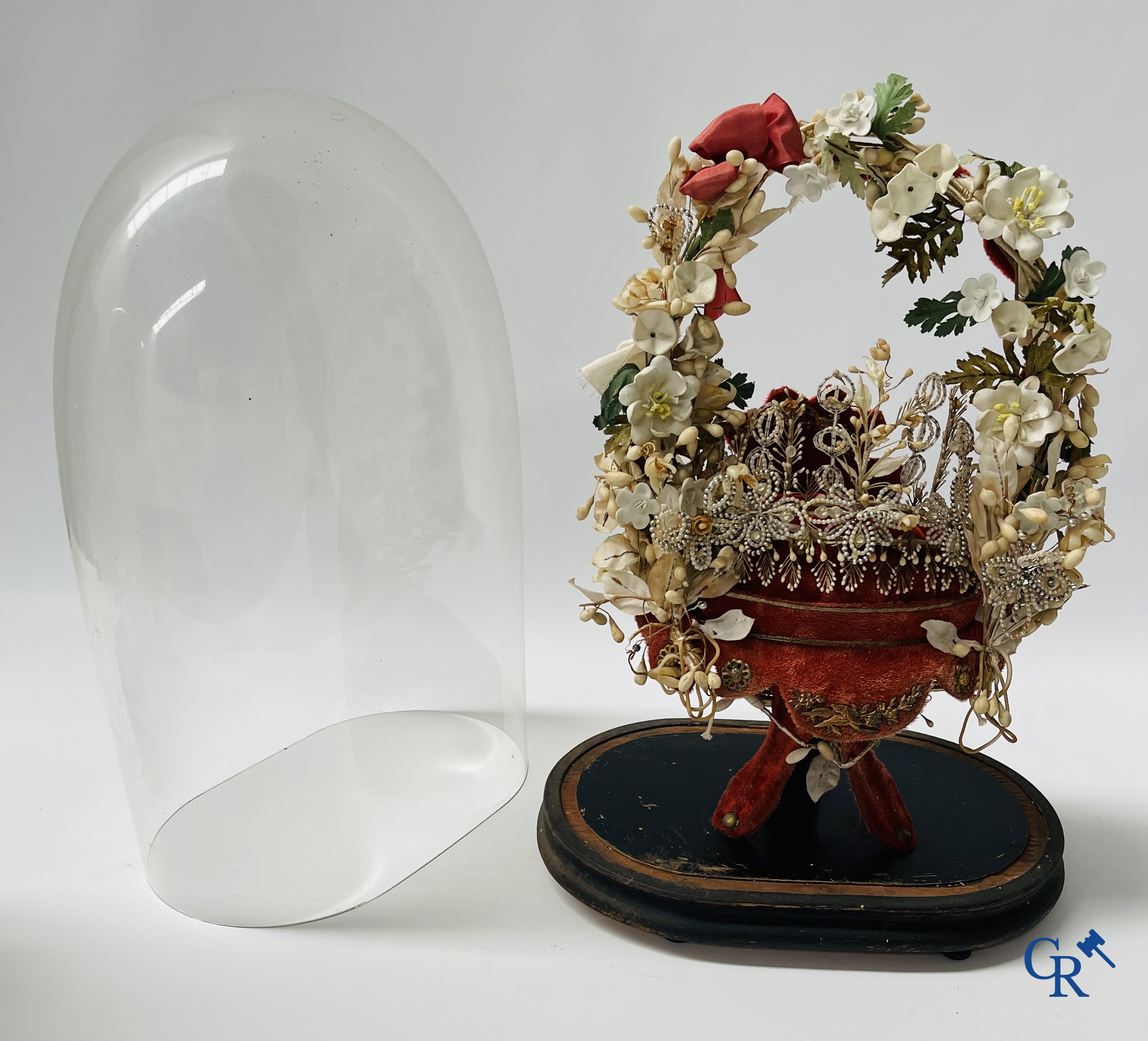 2 domes with wedding bouquet, one with flowers in biscuit, another with mirrors, dated 1908.