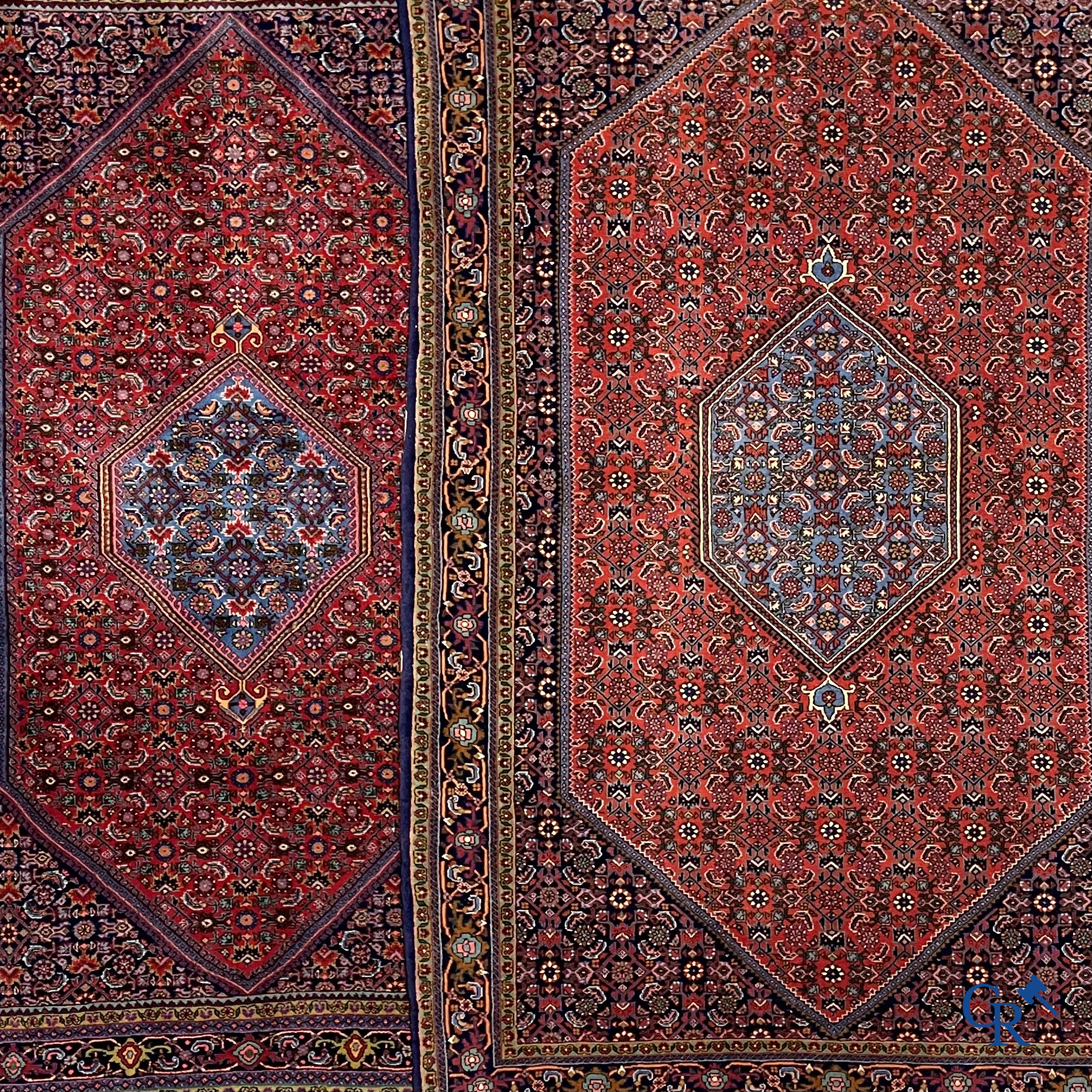 Oosterse tapijten. 2 handgeknoopte tapijten in wol.