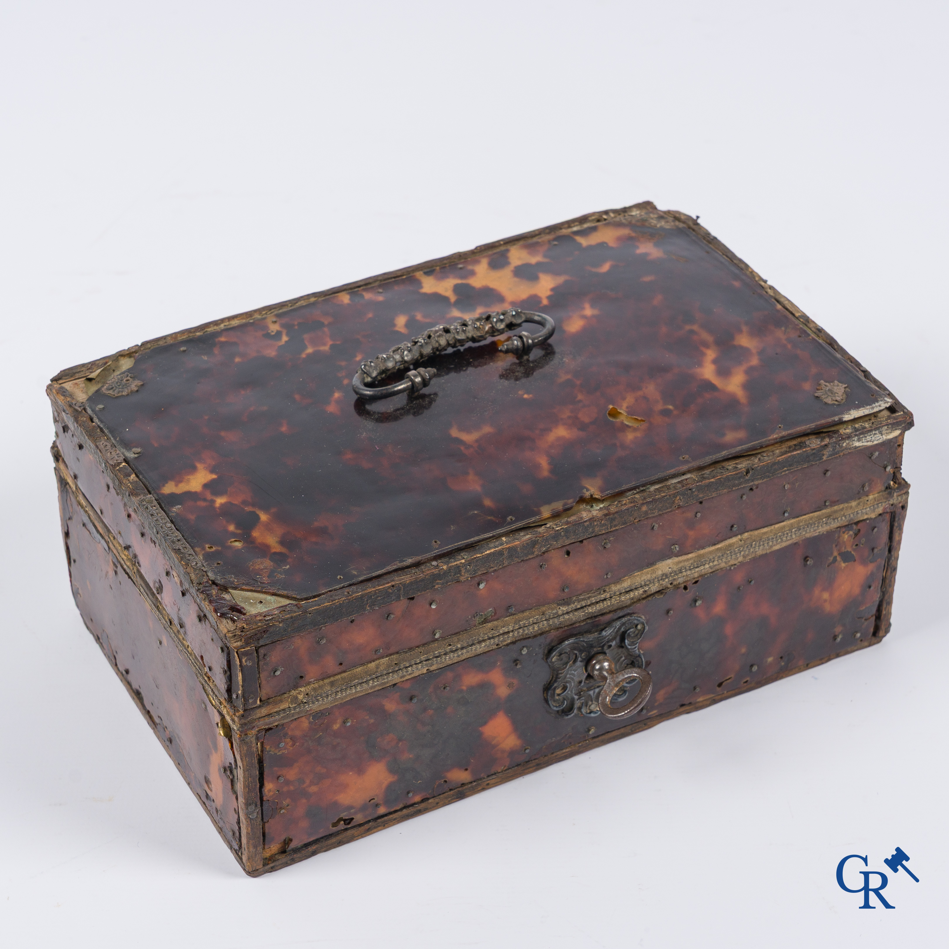 France, 17th century. Tortoise-shell box with silver frames. Louis XIV.