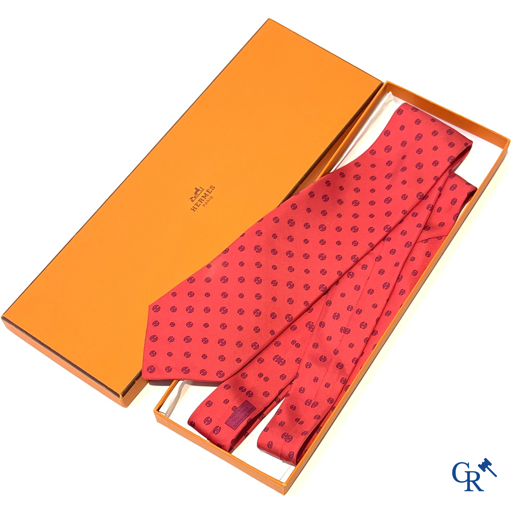 HERMES Paris. 2 Hermès dassen in originele doos en 2 sjaals. Ombrelles et Parapluies en Art des Steppes.