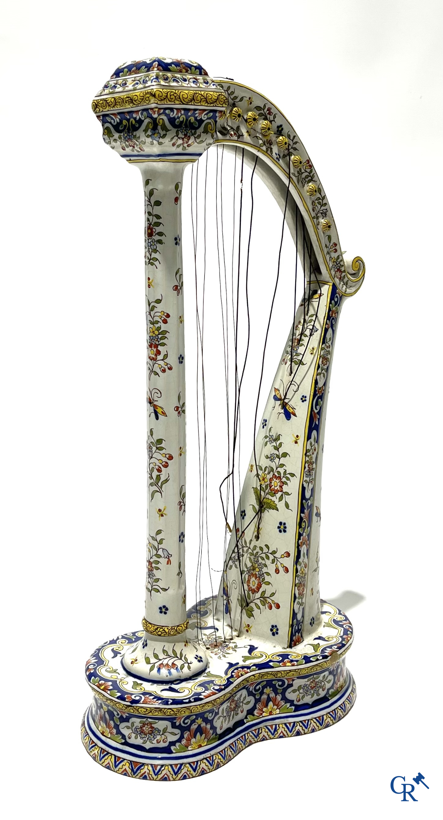 Faience of Rouen, Devres. Interesting and large lot with various polychrome pieces. 19th century.