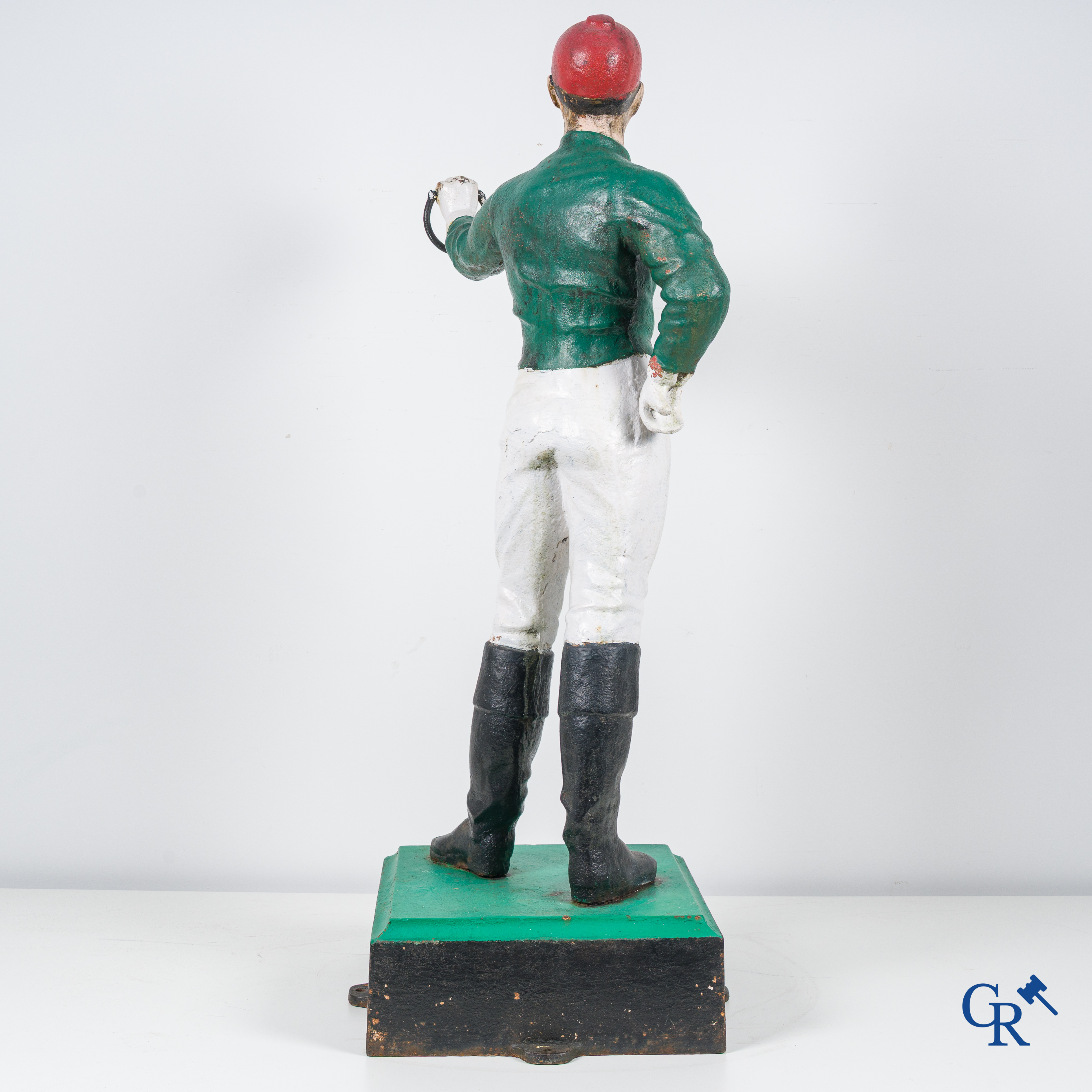 Een groot gietijzer beeld van een Jockey. Circa 1920.