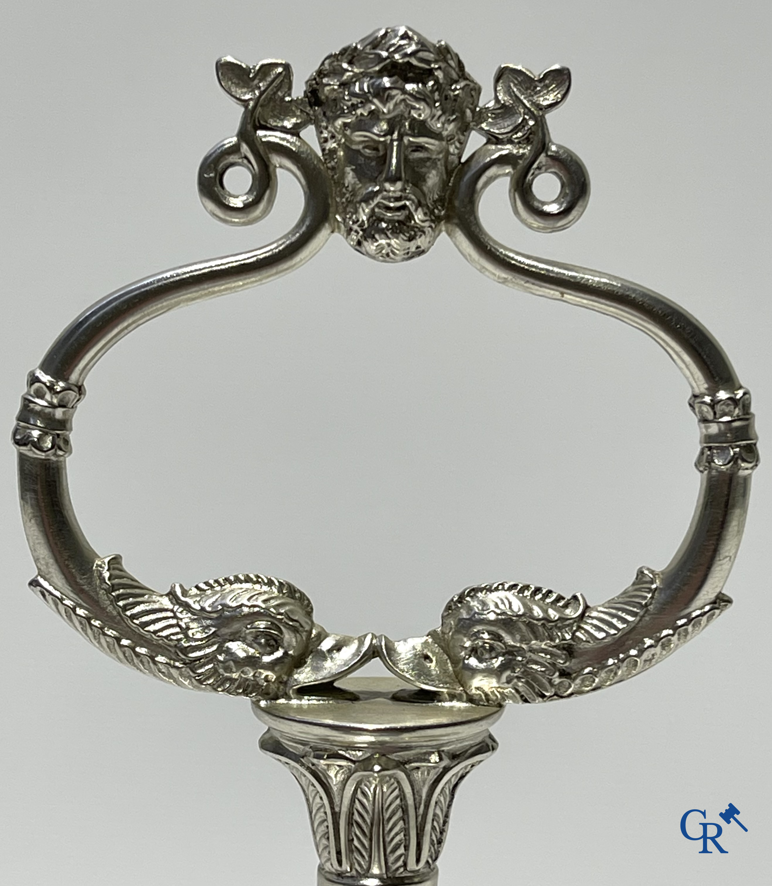 Tafelstandaard voor olie en azijn. Zilver, 1ste gehalte. Zilversmid veuve Clément Poirier. Frankrijk, empire periode.