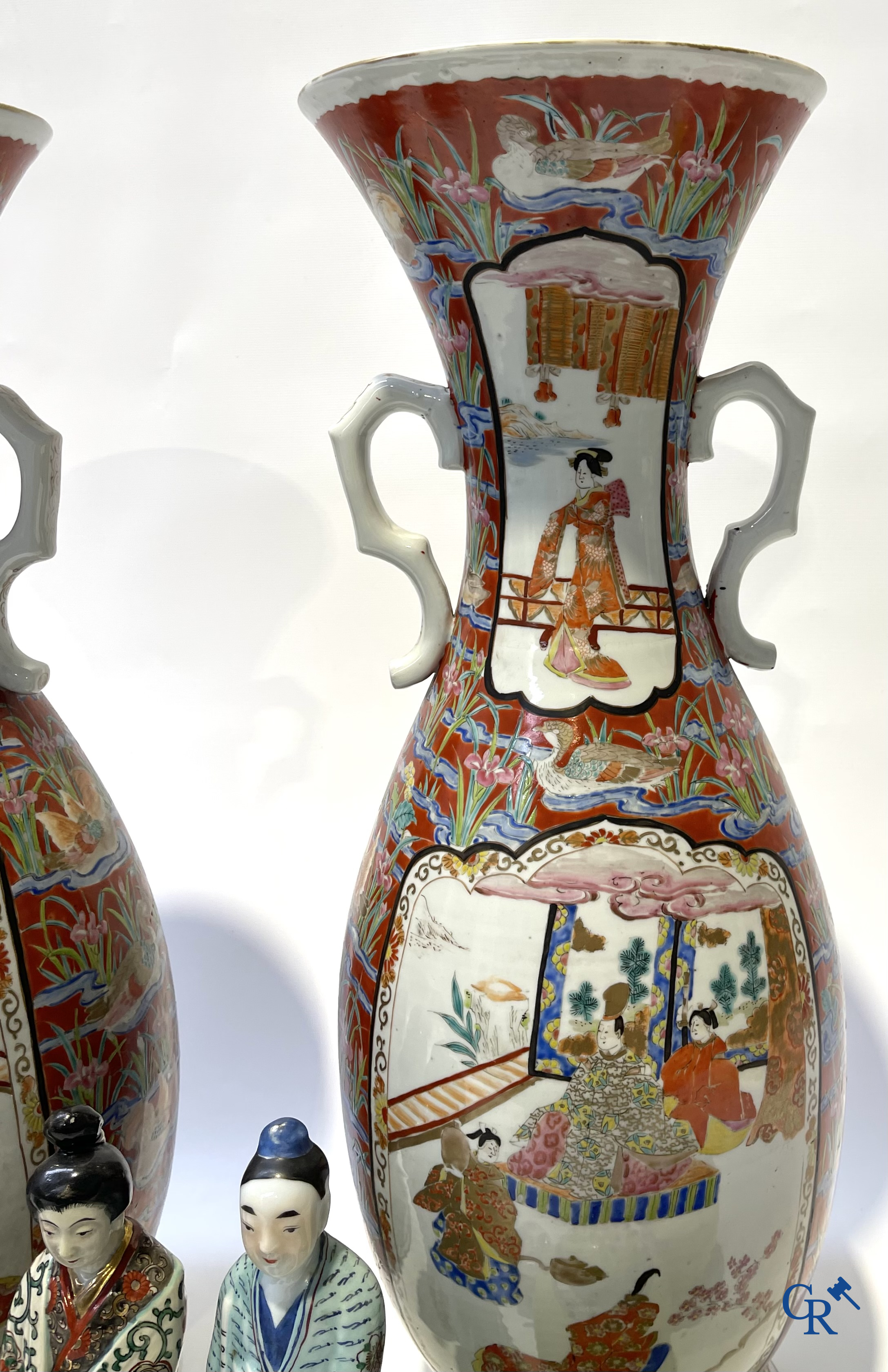 Aziatica. Een kavel met Chinees en Japans porselein. 19e en 20ste eeuw.