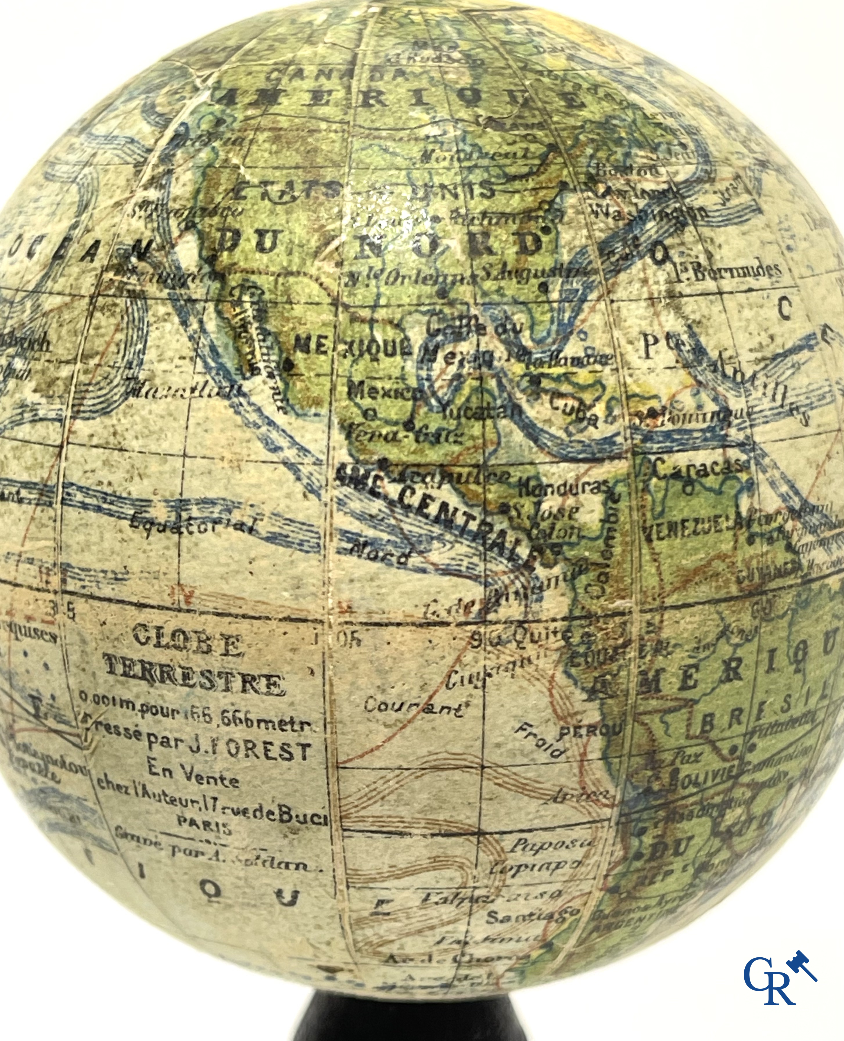 2 Miniature globes, globe terrestre par J. Forest Paris.