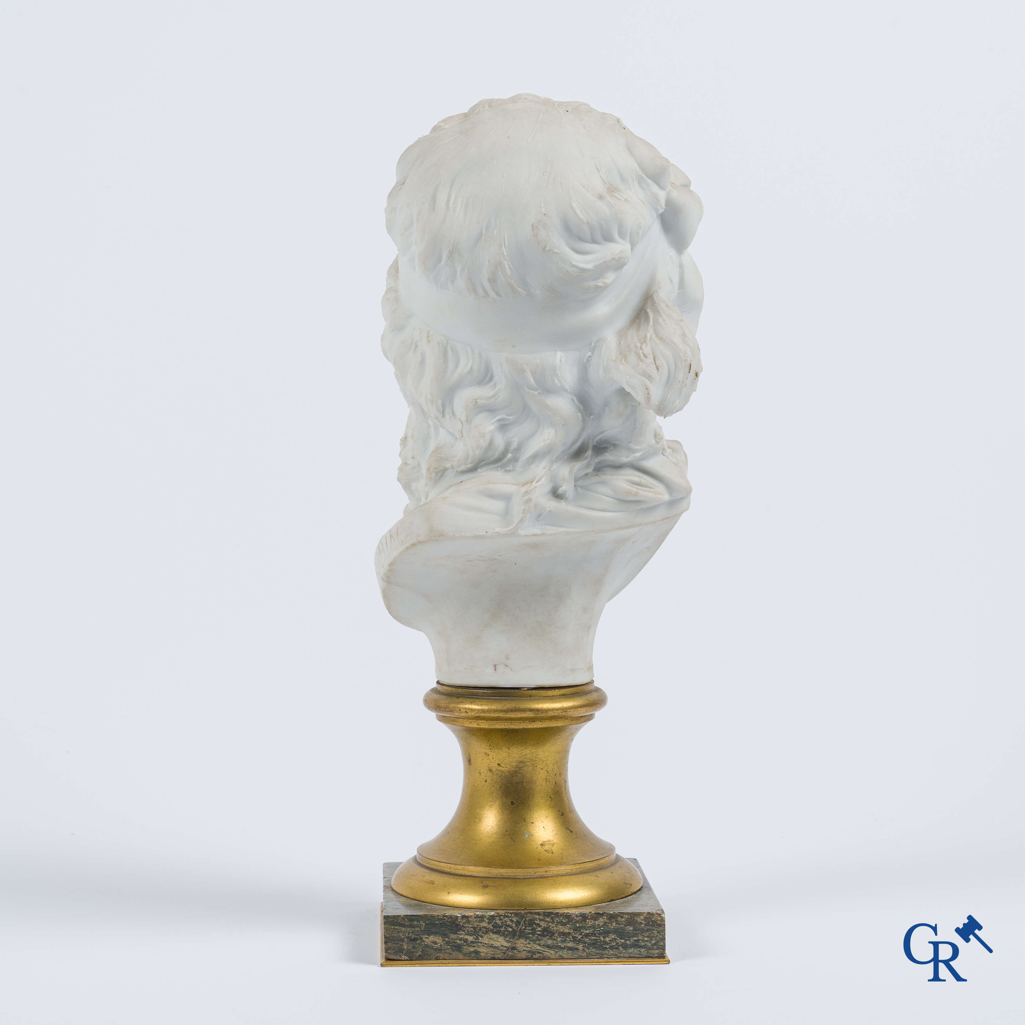 Auguste Rodin (1840-1917) Buste van Suzon. Witte biscuit op sokkel in marmer en brons. Reductie n°3. Gesign. A. Rodin.