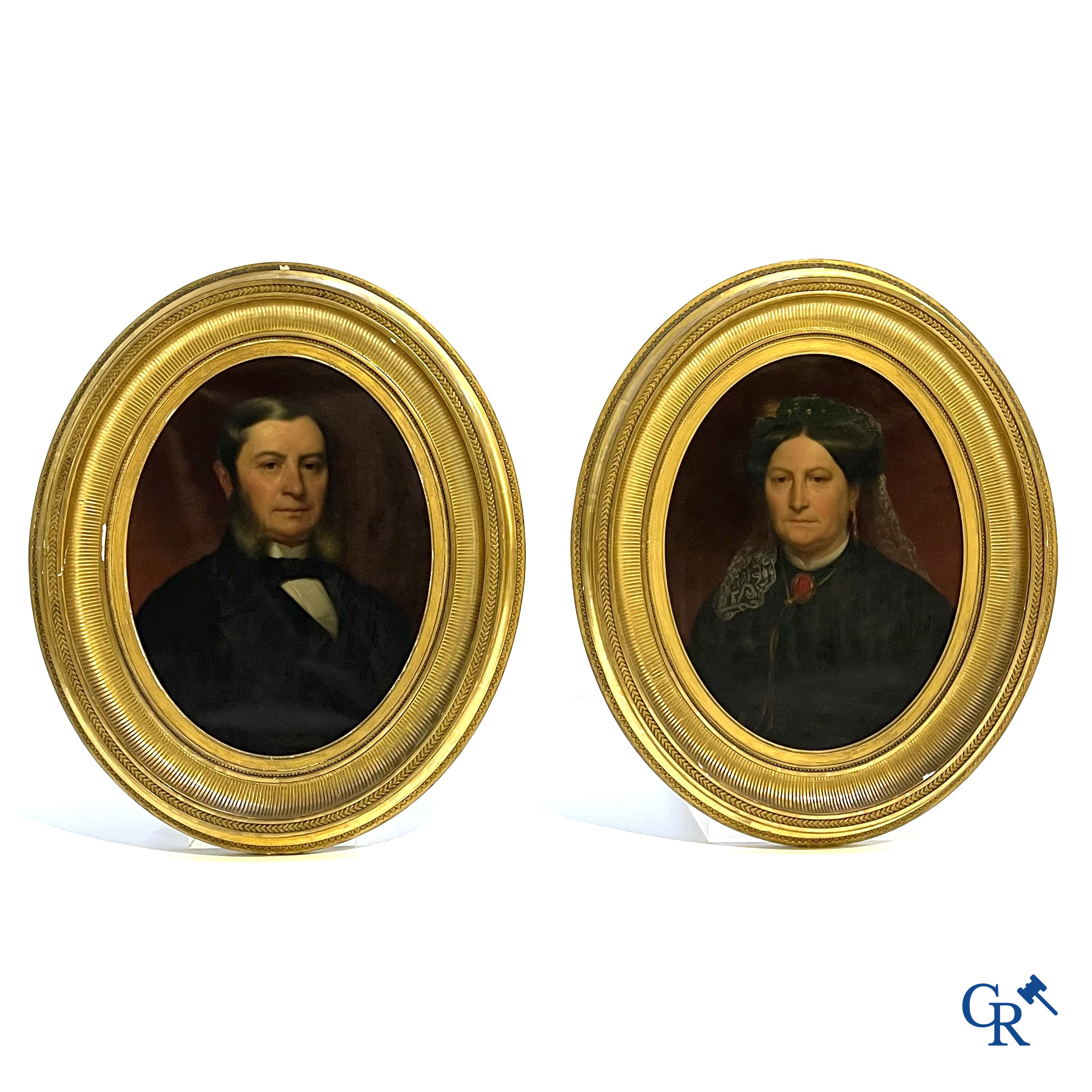 Delfosse Auguste (1832-1899) Paar portretschilderijen met imposante vergulde kaders. Olie op doek. Gesigneerd.