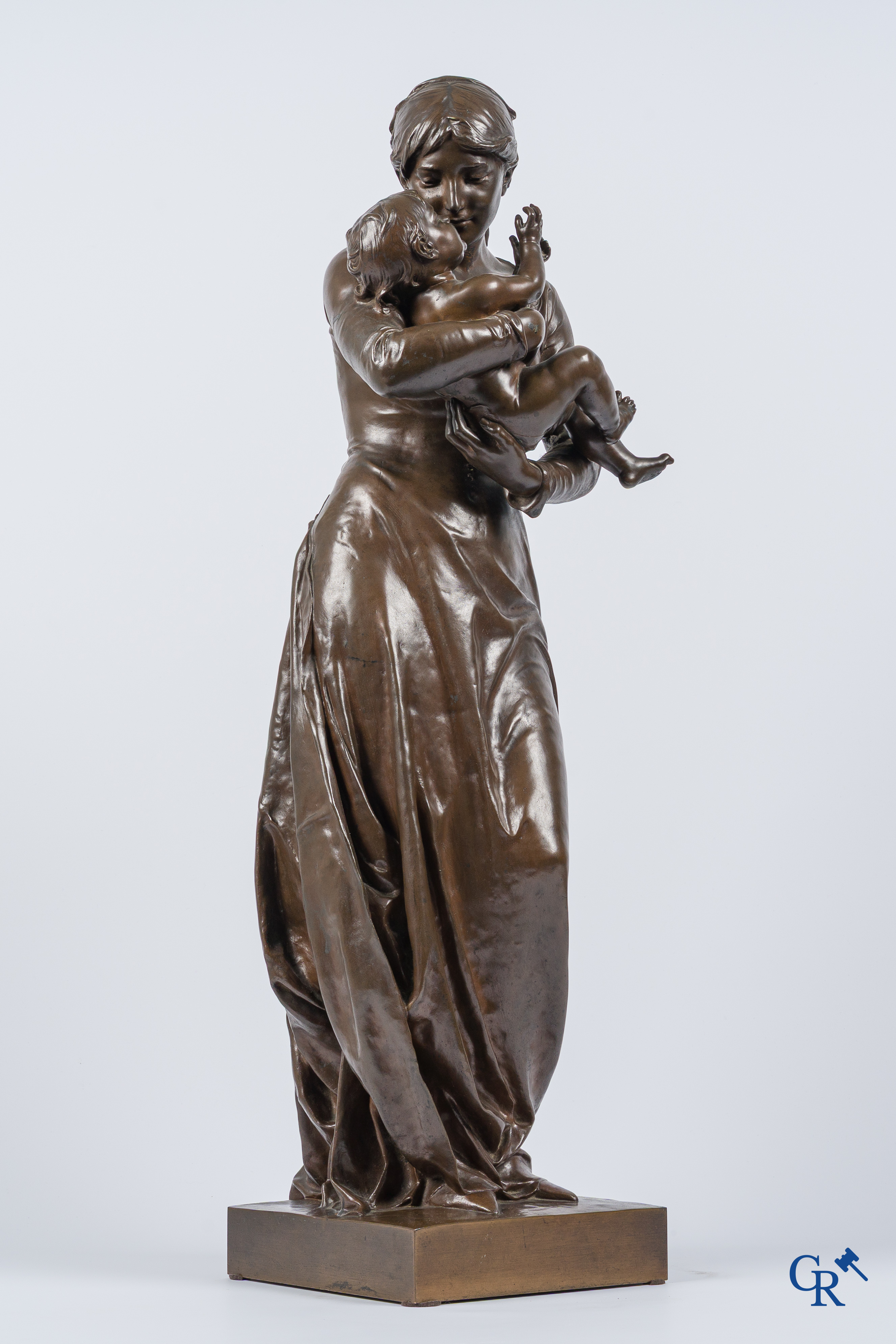 Jean Gautherin (1840-1890) "Moederliefde" Groot bronzen beeld met bruine patina. Gieterij Thiebaut frères Paris. 19e.