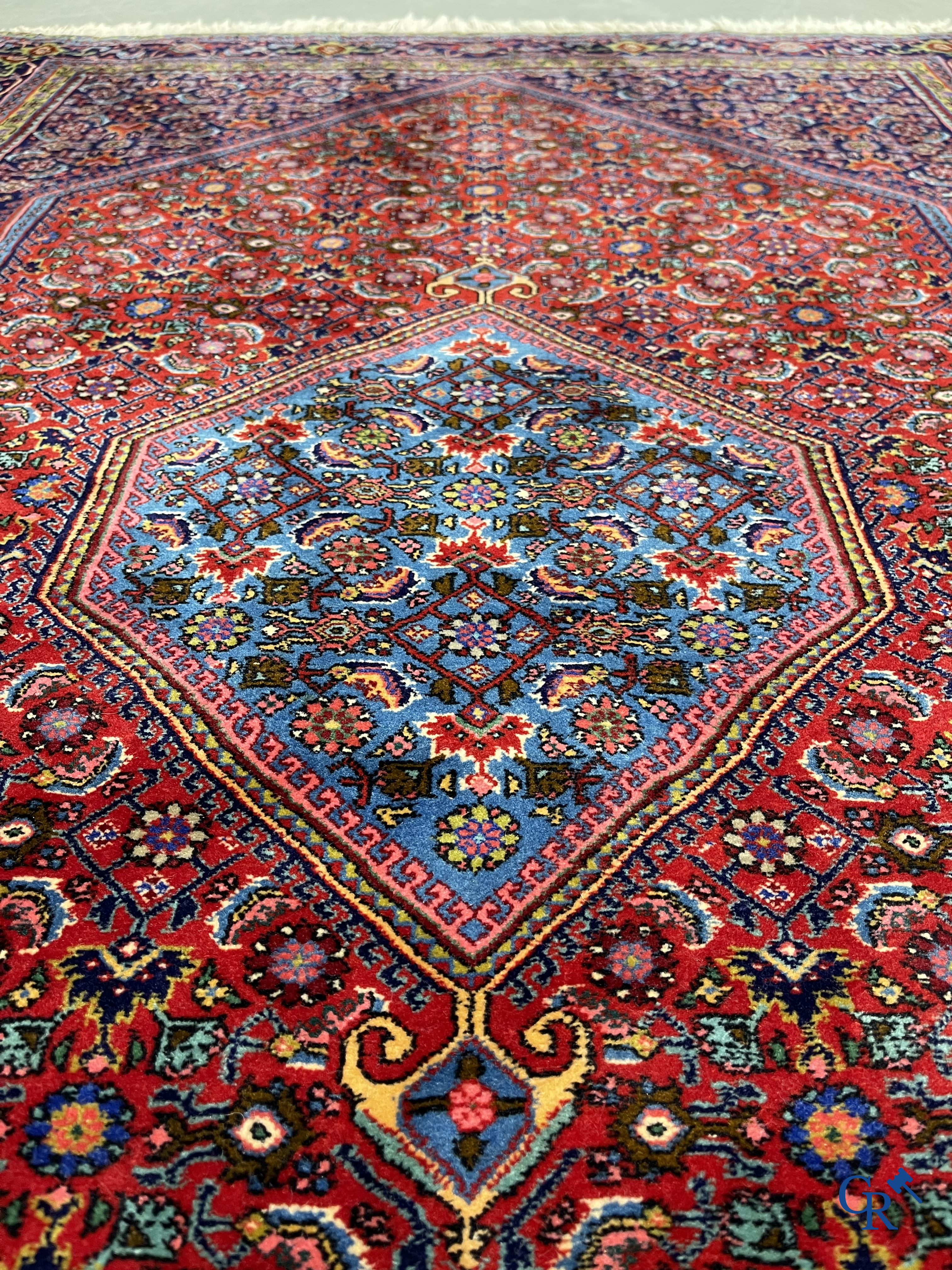 Oosterse tapijten. 2 handgeknoopte tapijten in wol.