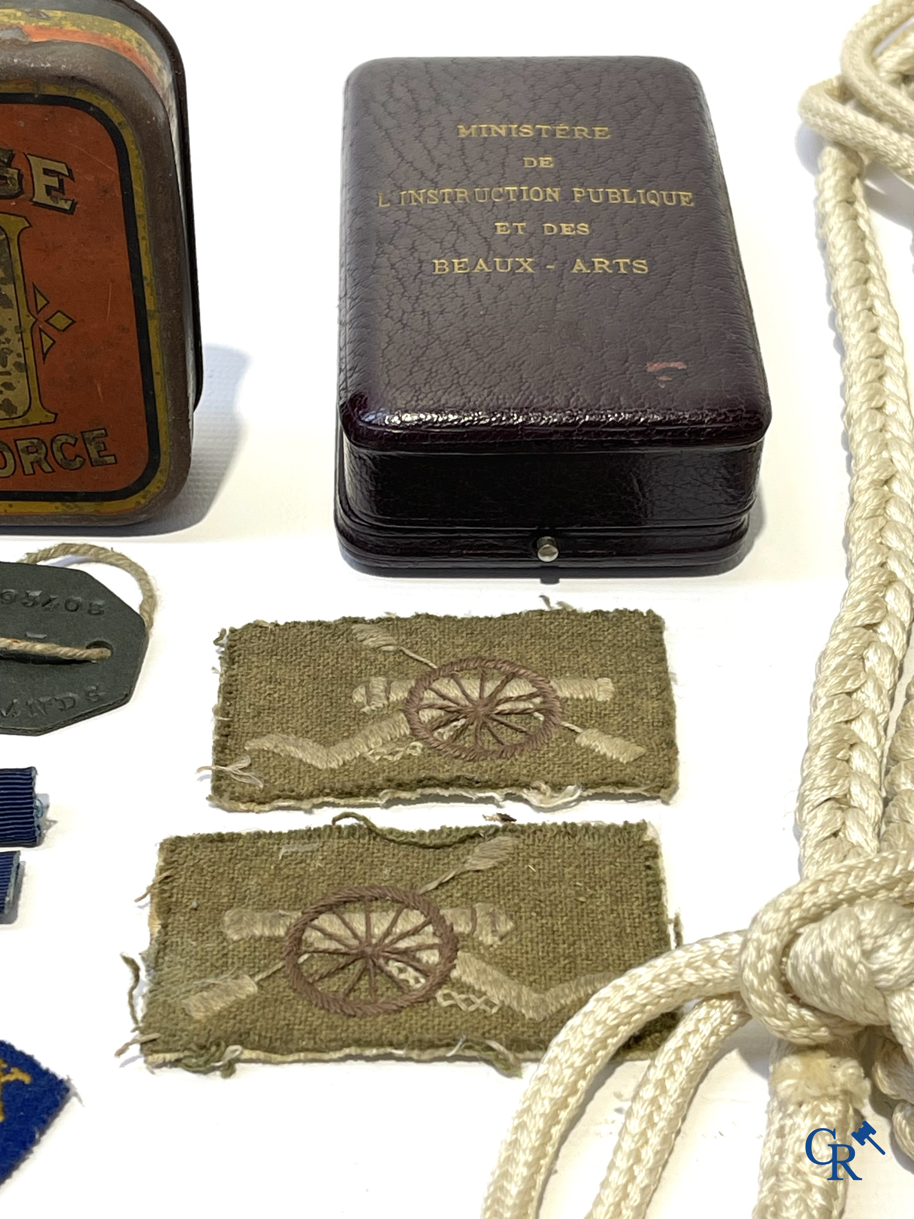 Interessant lot met medailles, eretekens en militaria.