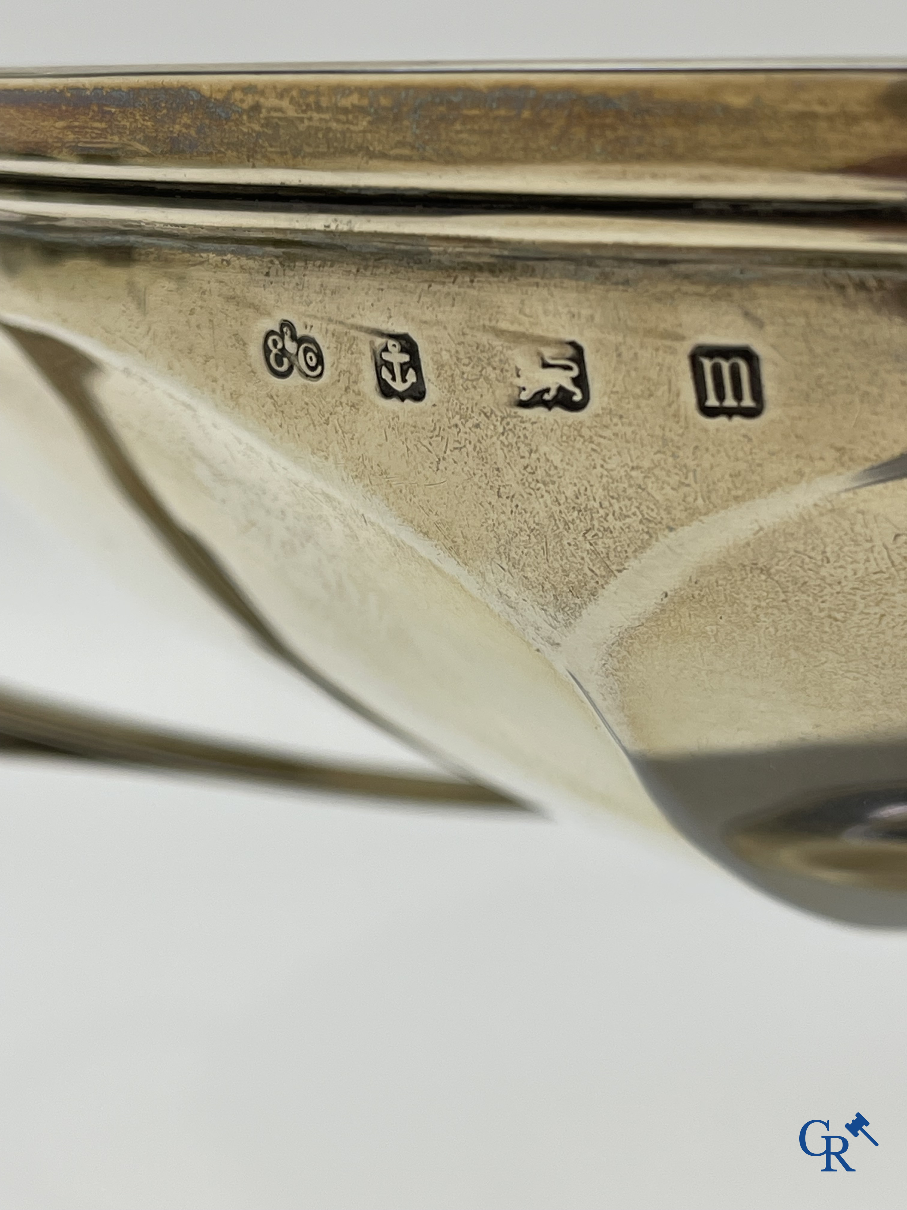 Zilver. Een siercoupe in Engels zilver. Keurmerken.