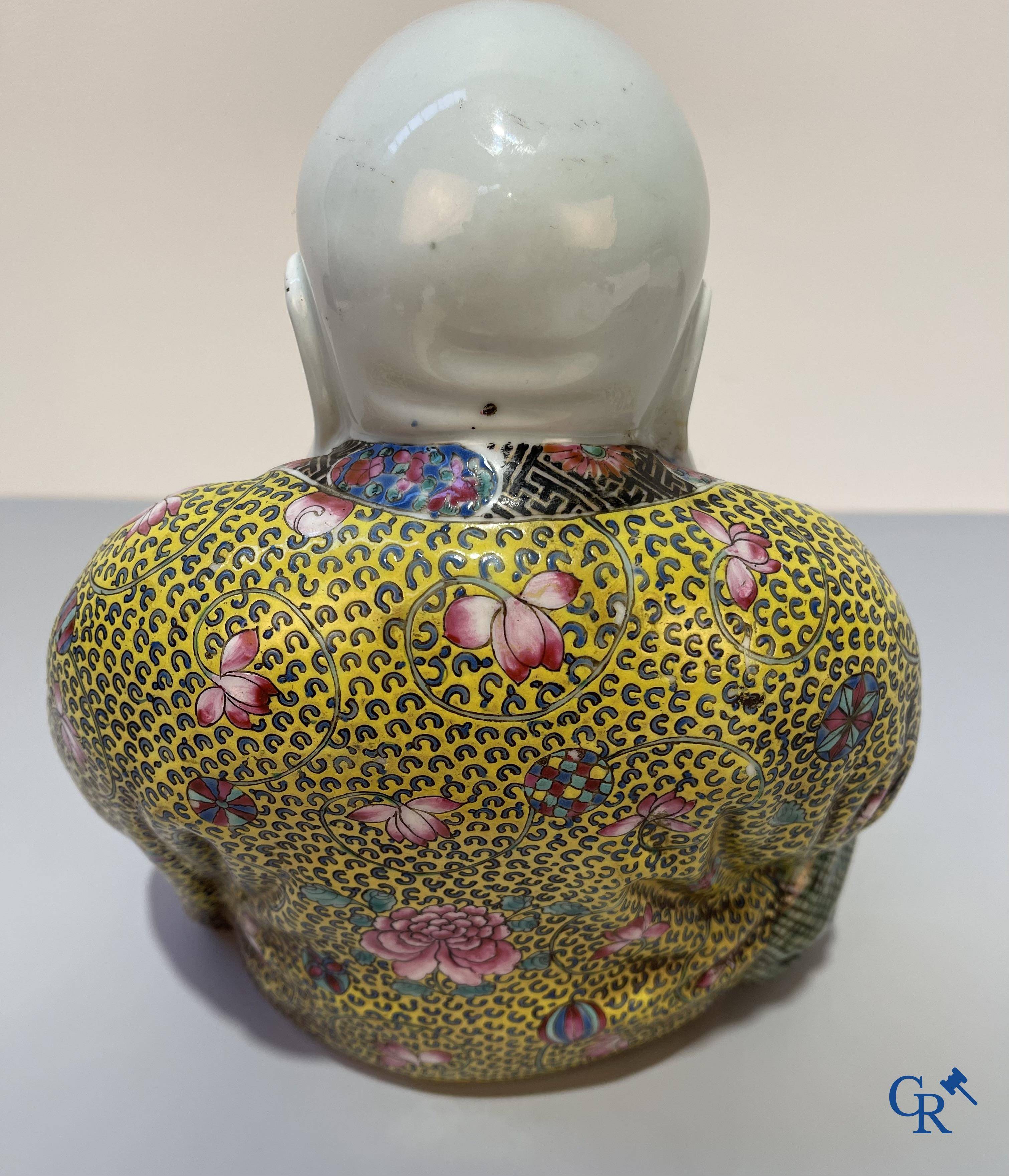 Asian Art, Chinese porcelain. A Chinese famille rose figure of a Buddha with a seal mark. 19th century.