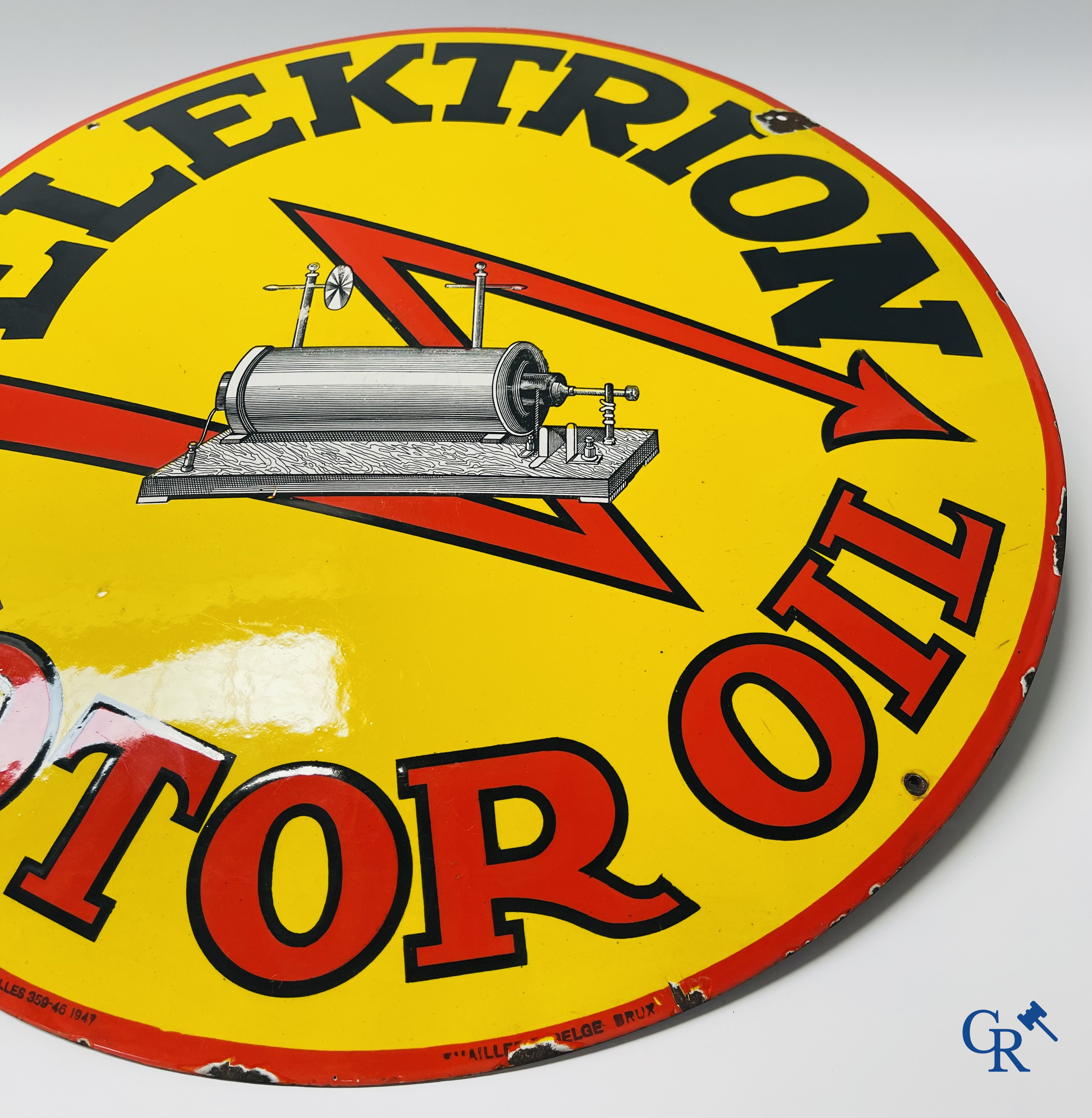Elektrion Motor Oil. Enamel advertising sign for the Société des Huiles De Cavel and Roegiers in Ghent. Emaillerie Belge 1947.