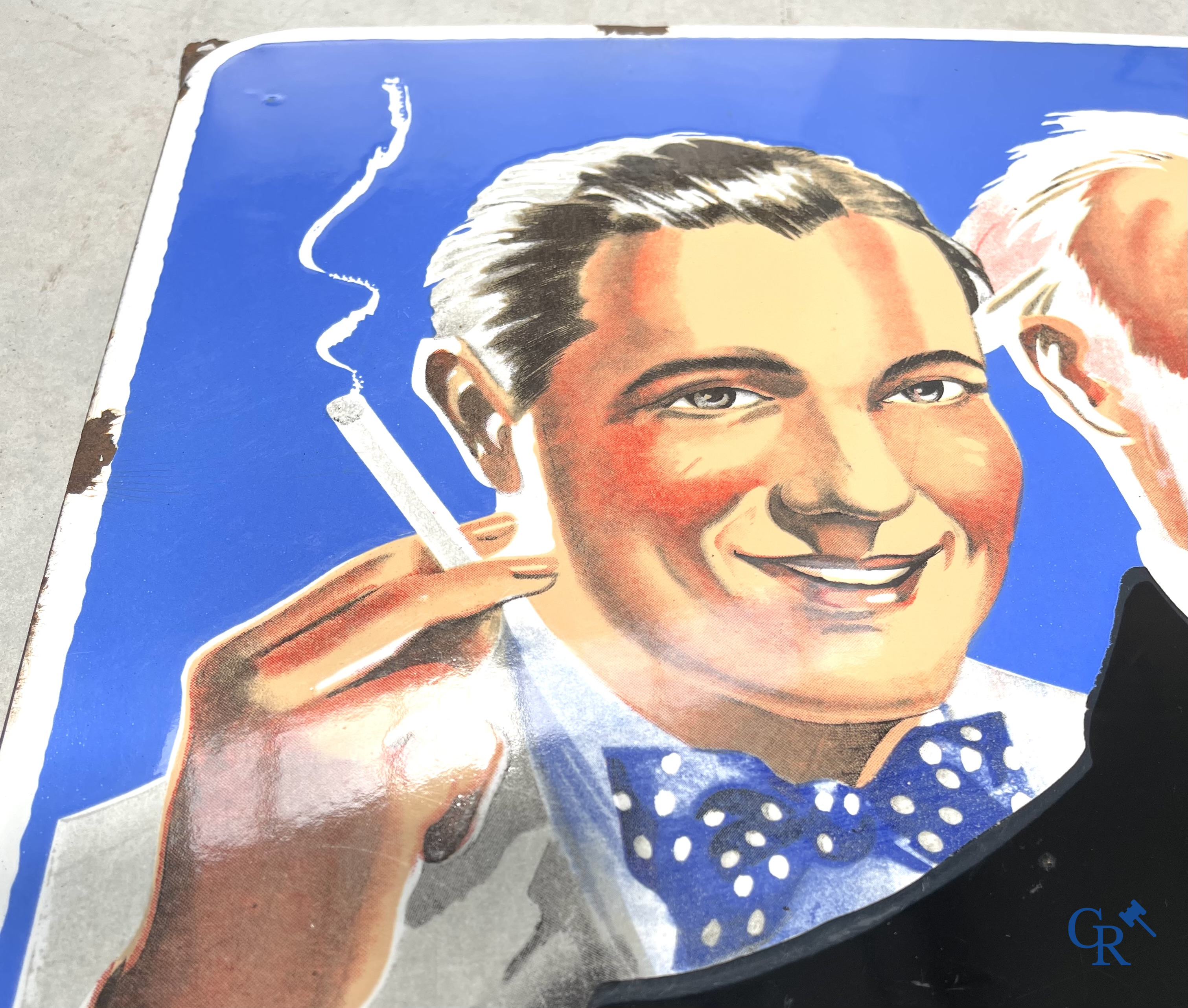 AJJA, Emaille reclamebord voor de tabakswaren van AJJA. Emaillerie Odon Warland. T.P. Bruxelles 1951.