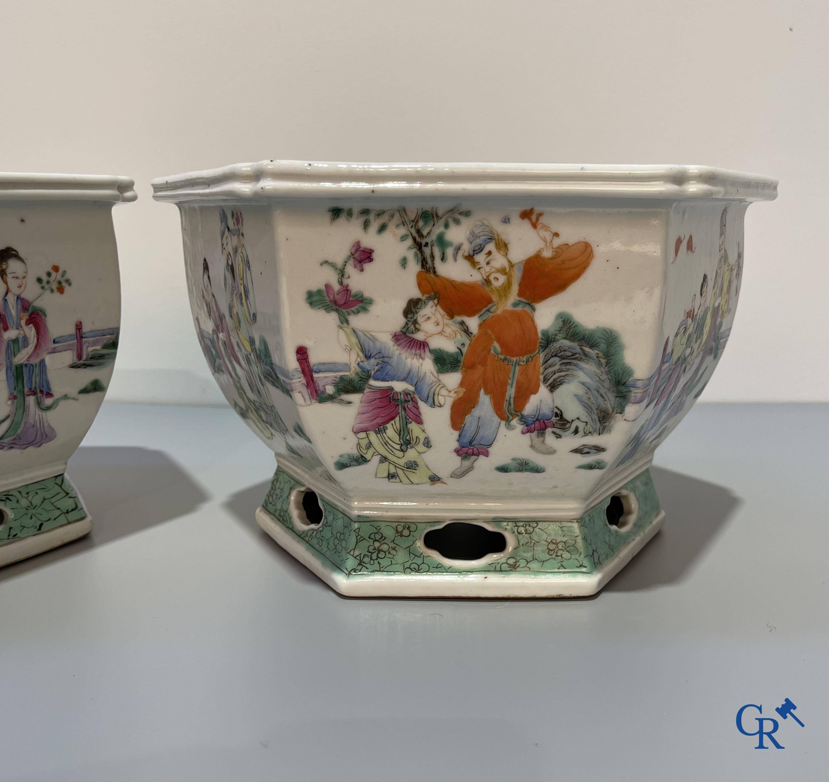 Asian Art, Chinese porcelain, a pair of hexagonal Chinese famille rose jardinieres. 19th century.