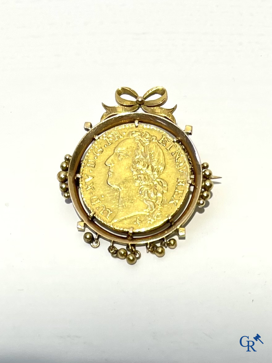 Jewellery. A gold coin. Louis XV.