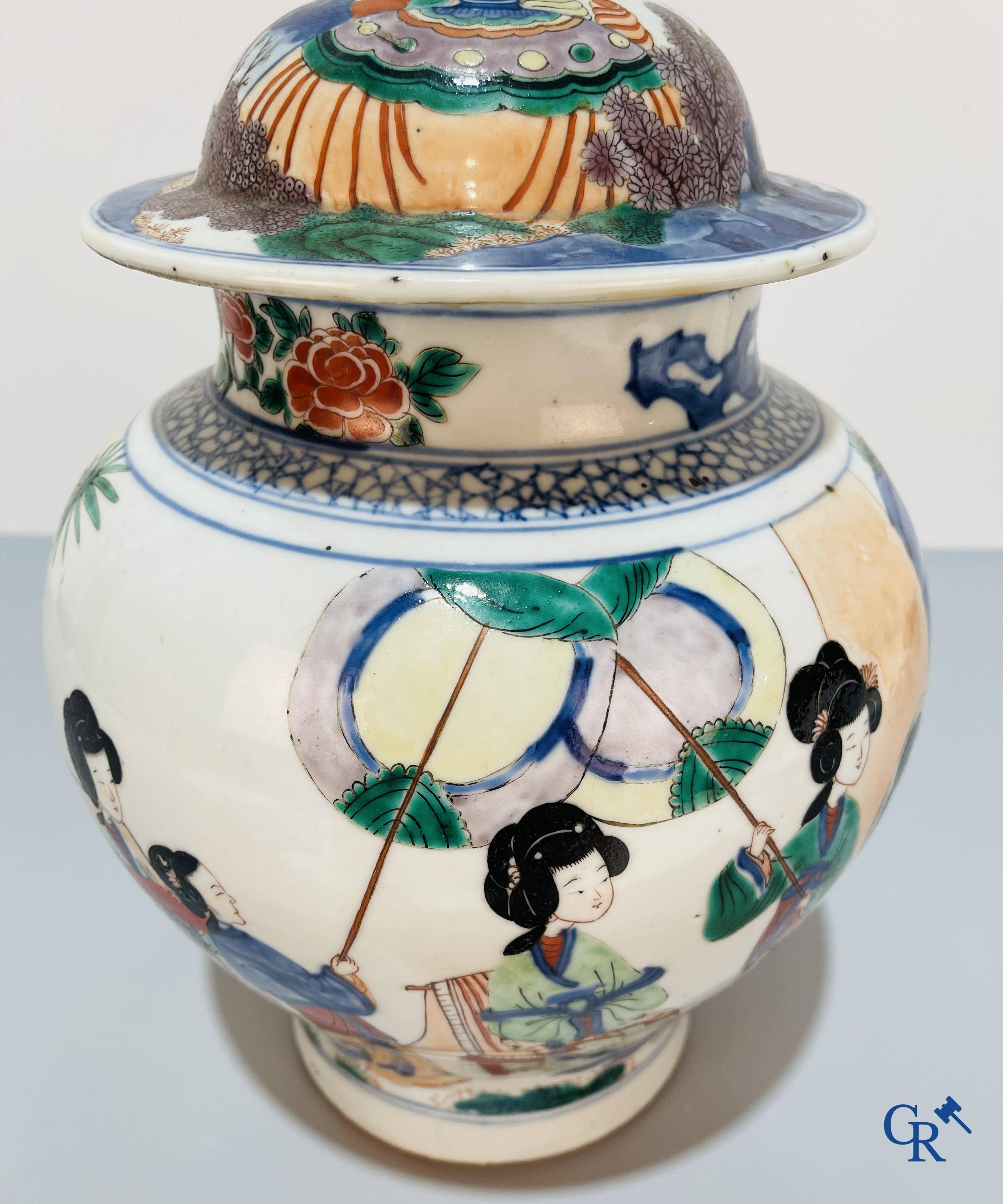 Asian Art, Chinese porcelain, a Chinese Wucai lidded vase with characters.