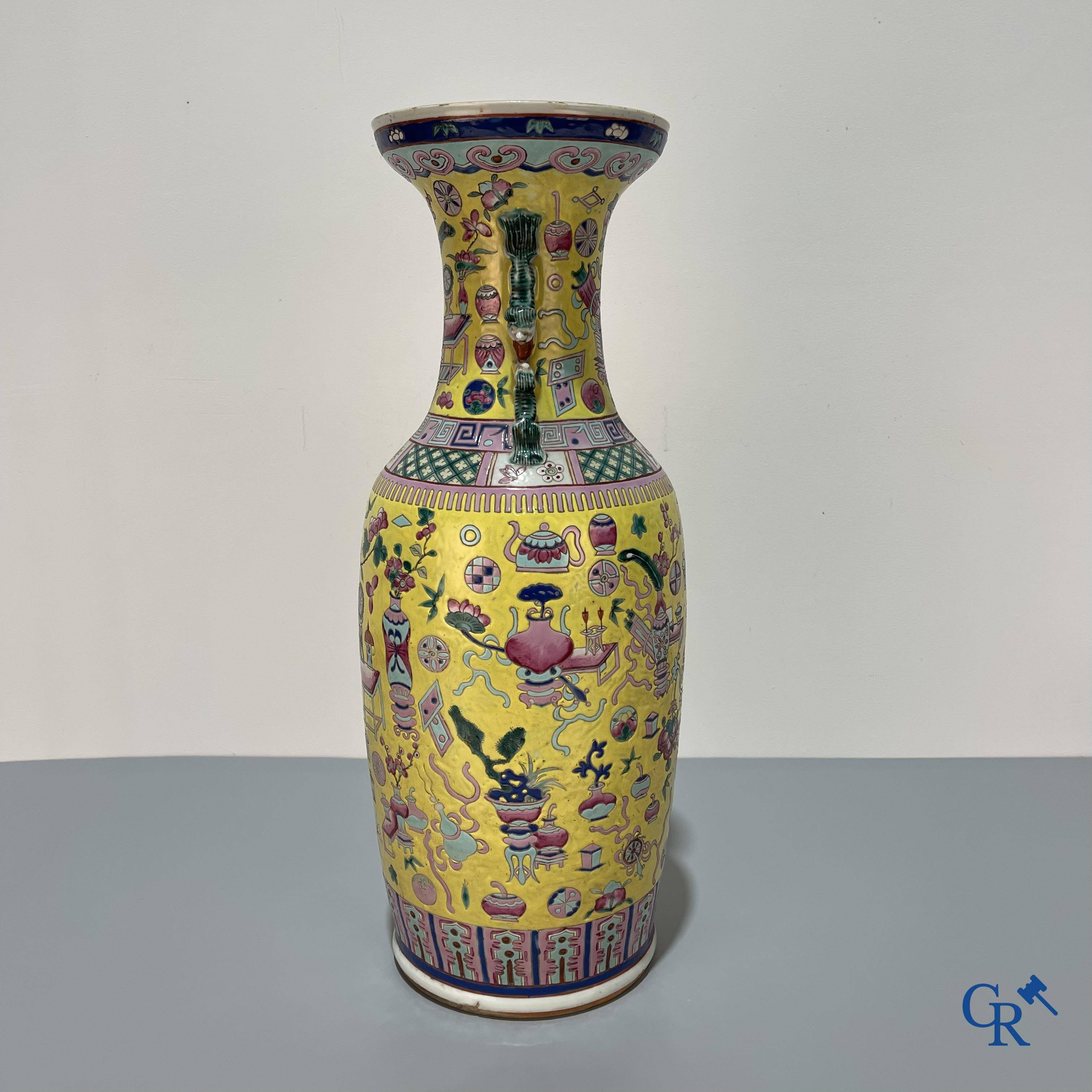 Asian Art, Chinese porcelain, a large Chinese famille jaune and rose vase with a decor of antiques. 19th century.