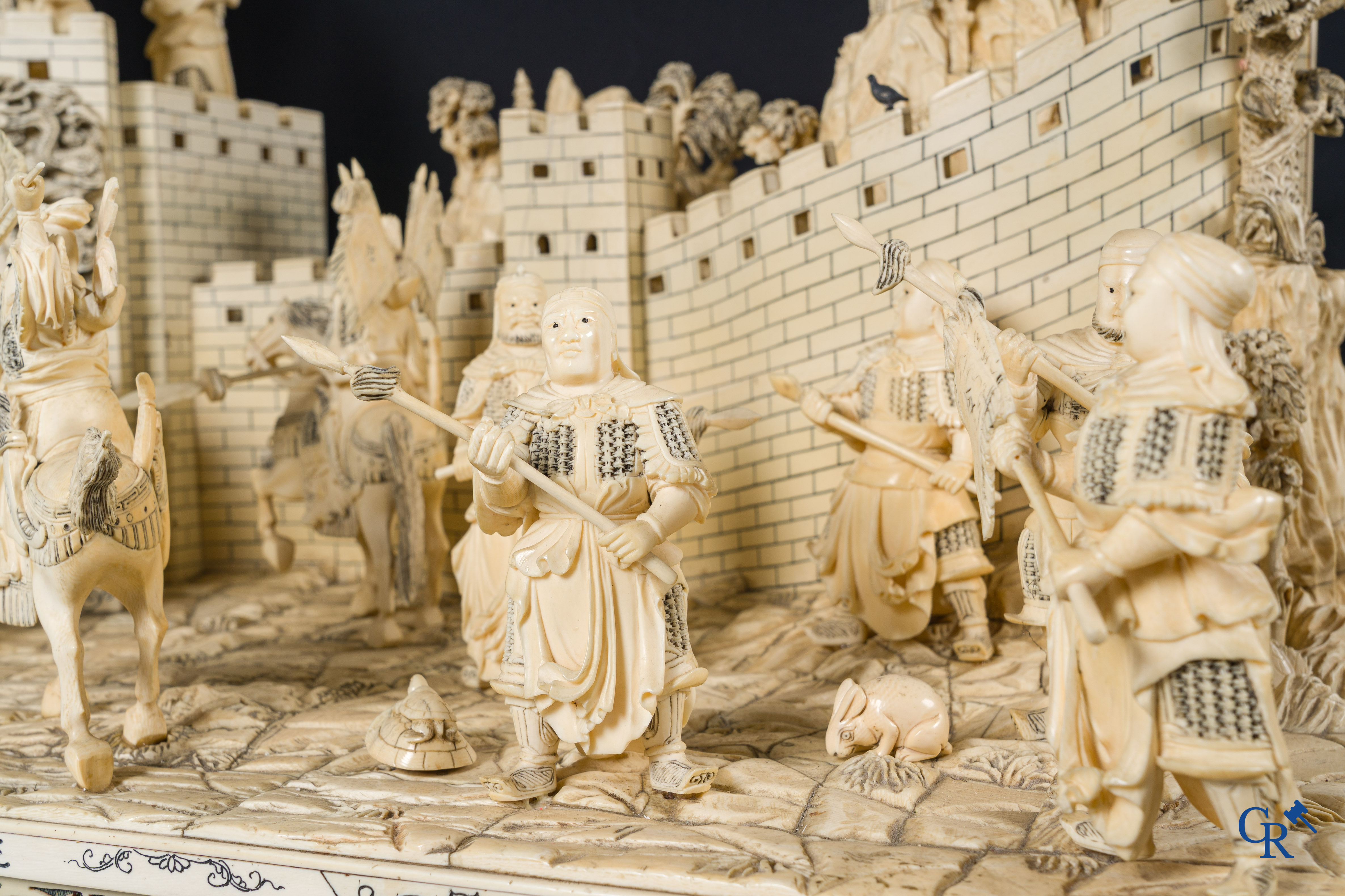 Aziatica, een grote Chinese groep in ivoor en hout. Late Qing-dynastie (1644-1912).