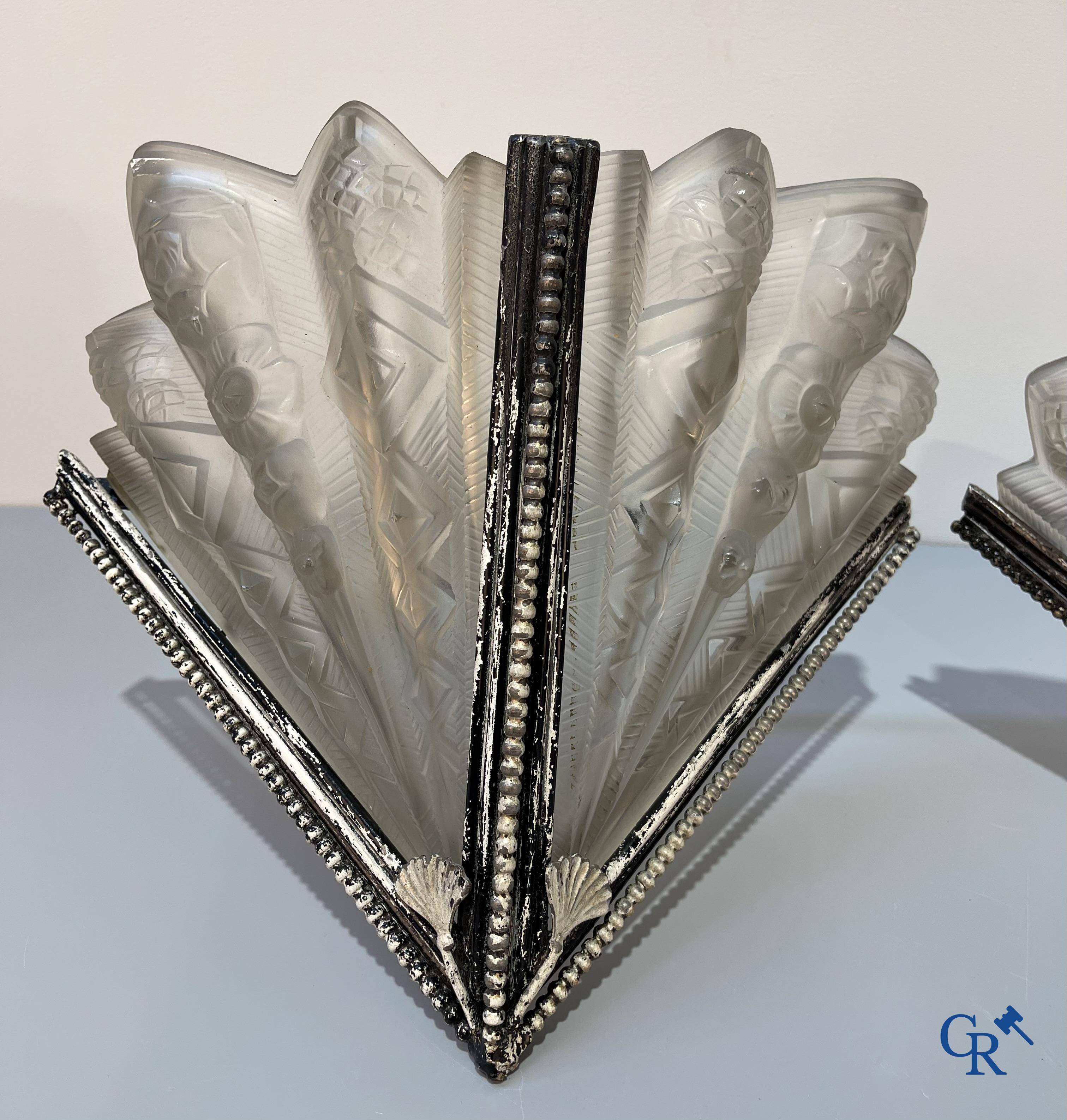 Noverdy France, a large pair of Art Deco wall lights in glass and forging. Circa 1930. Signed.