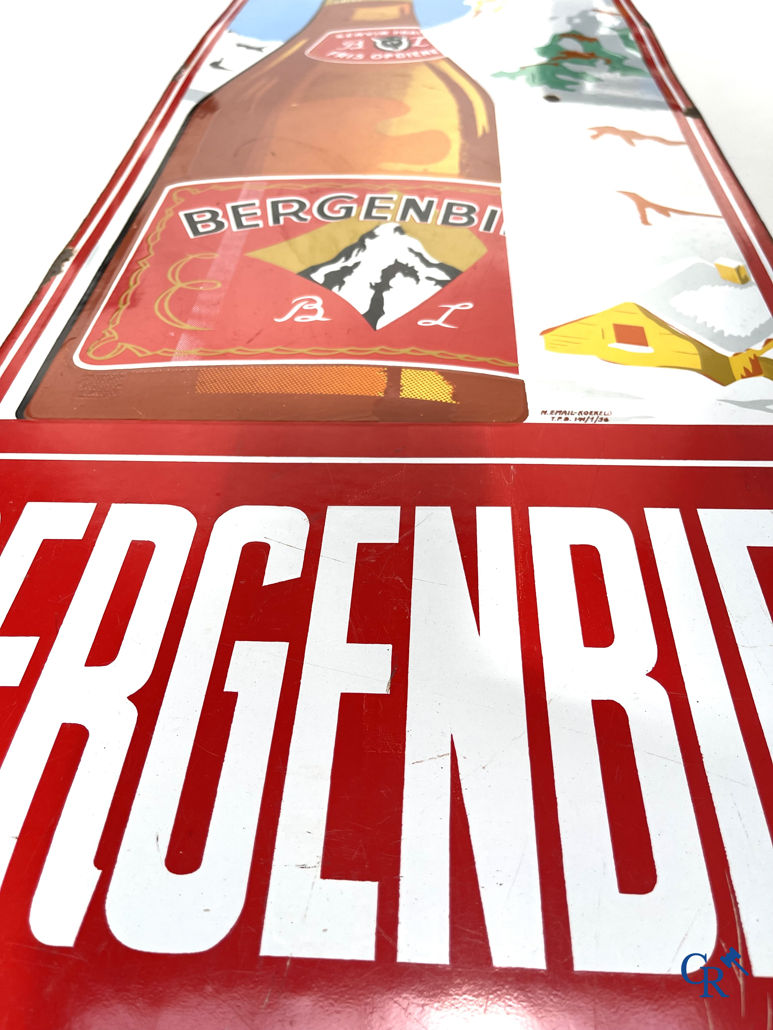 Bergenbier. Emaille reclamebord voor de luxepils "Bergenbier" van brouwerij Zeeberg te Aalst. Emaillerie Koekelberg '56.