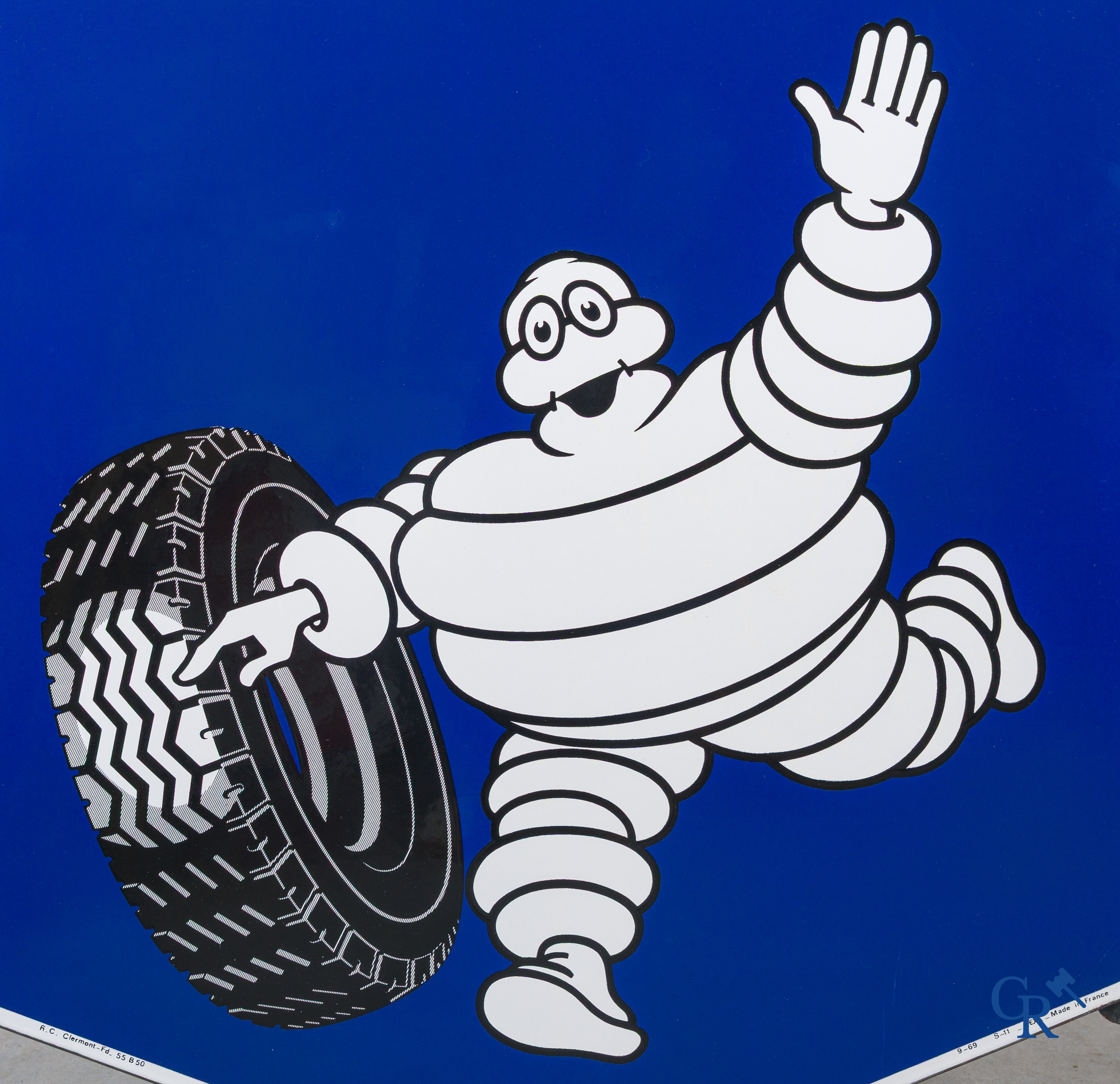 Michelin, emaille reclamebord met bibendum voor Michelin banden. Emaillerie Hexa.